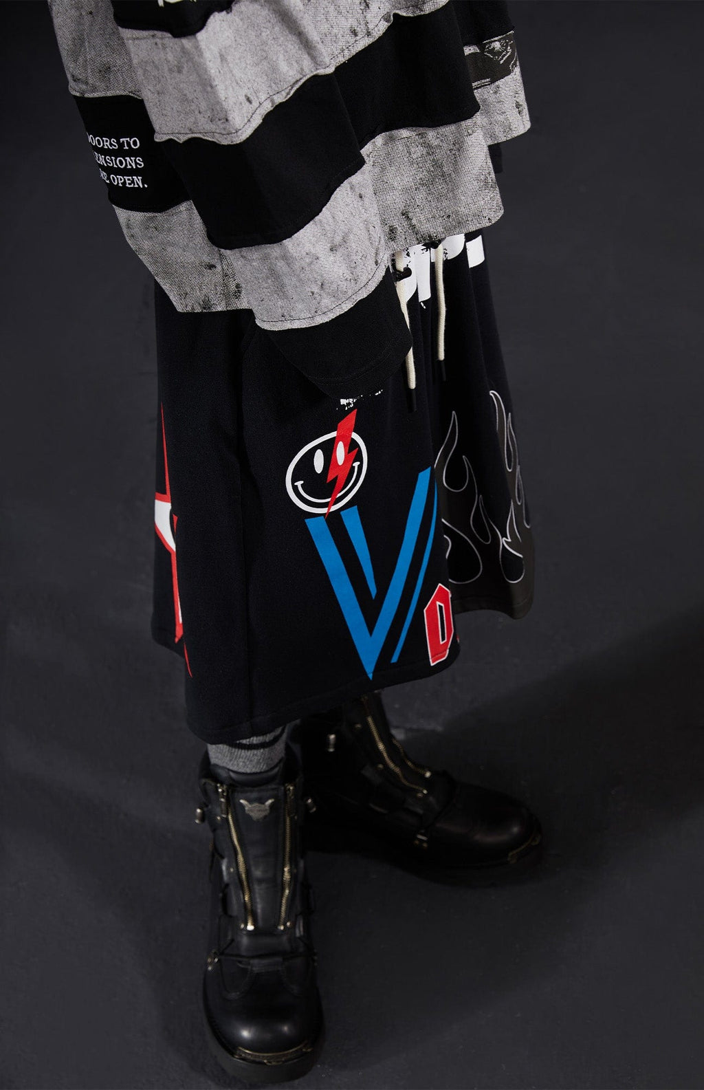 VENTUREK Graffiti Flame Graphic Drawstring Shorts