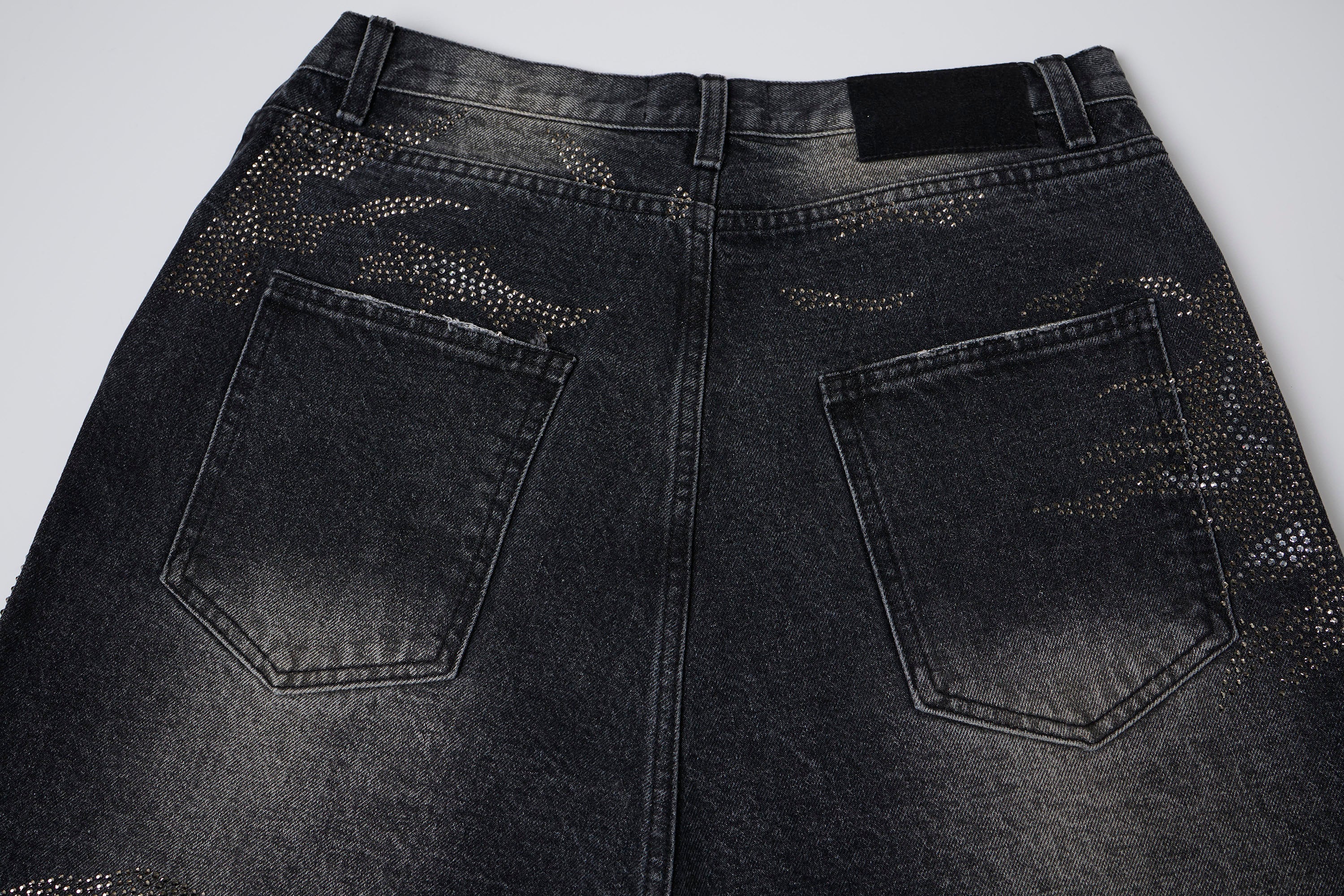 CLP Diamond Distressed Straight-Leg Jorts