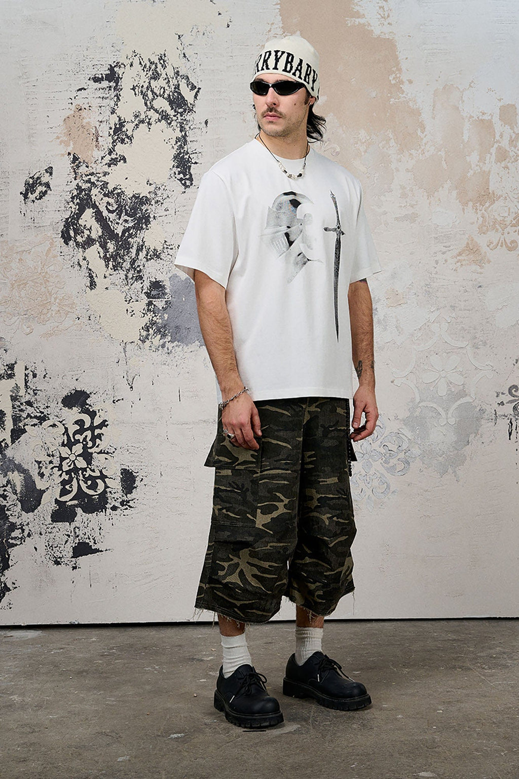 DONSMOKE Camo Multi-Pocket Raw-Edge Curved Shorts
