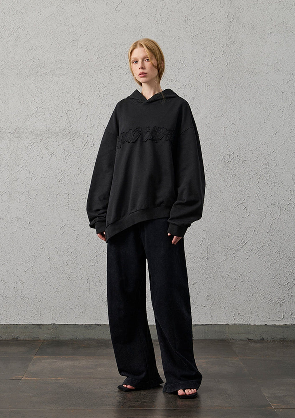 ORGANIC EMOTION Asymmetrical Hem LOGO Embroidered Hoodie