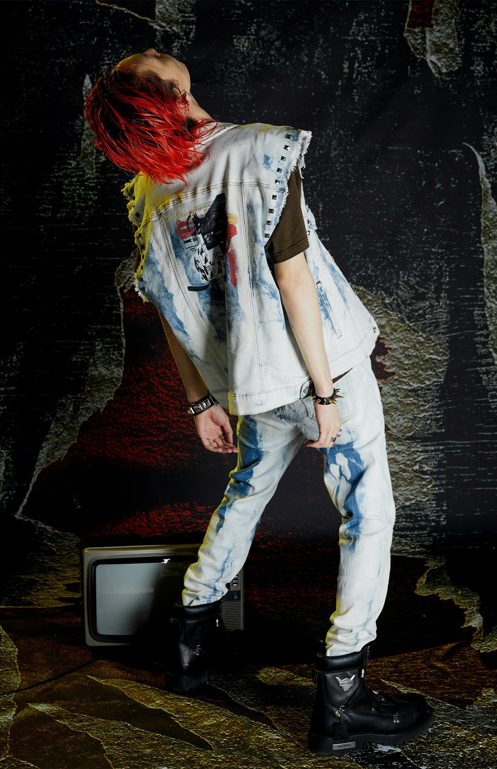 VENTUREK Distressed Washed Zippered Studded Slim Jeans