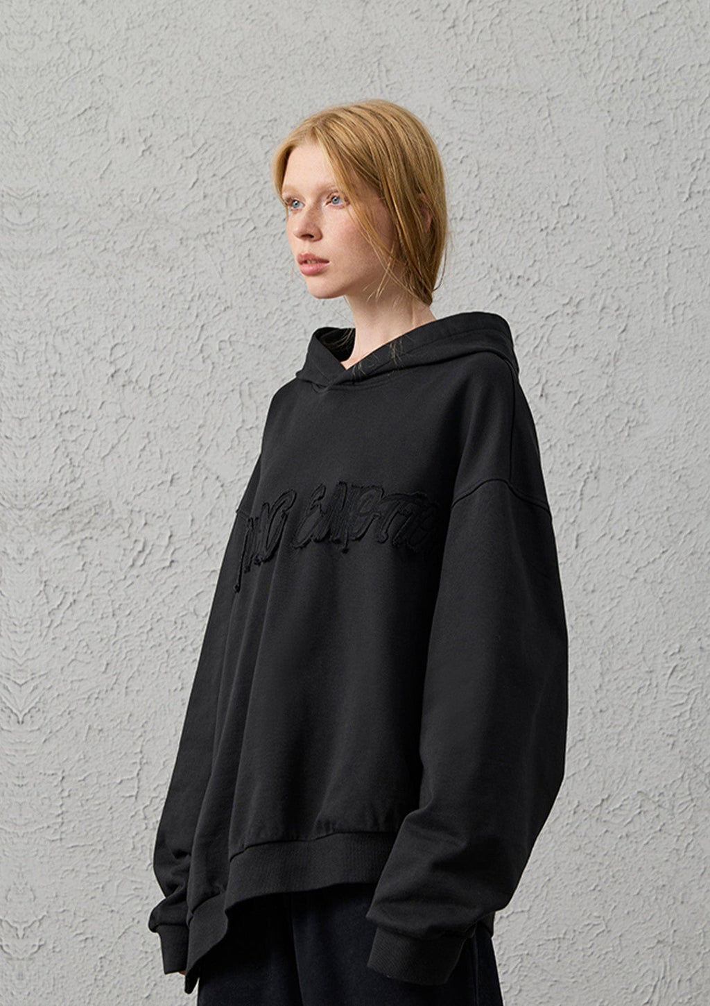 ORGANIC EMOTION Asymmetrical Hem LOGO Embroidered Hoodie