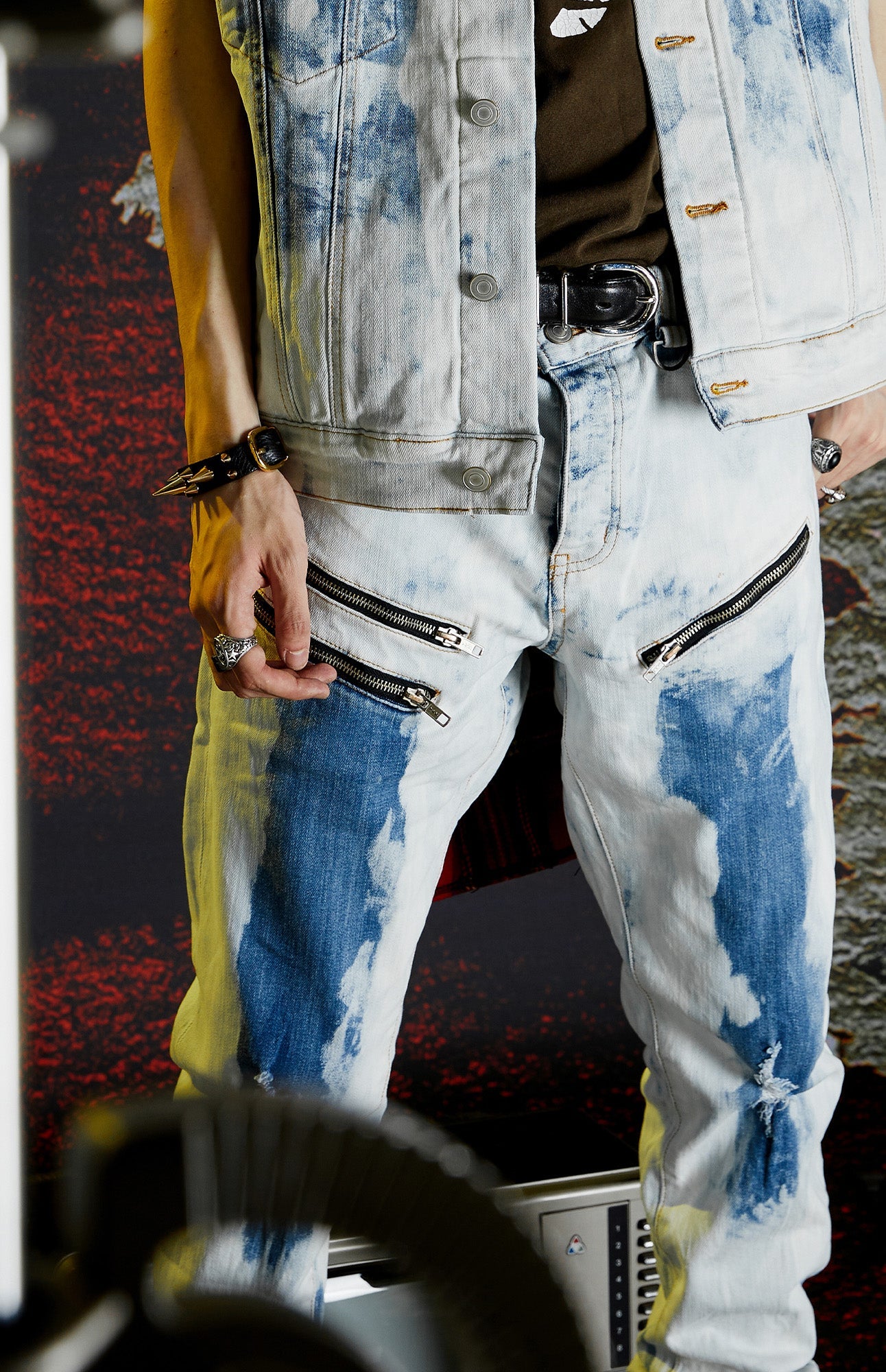VENTUREK Distressed Washed Zippered Studded Slim Jeans
