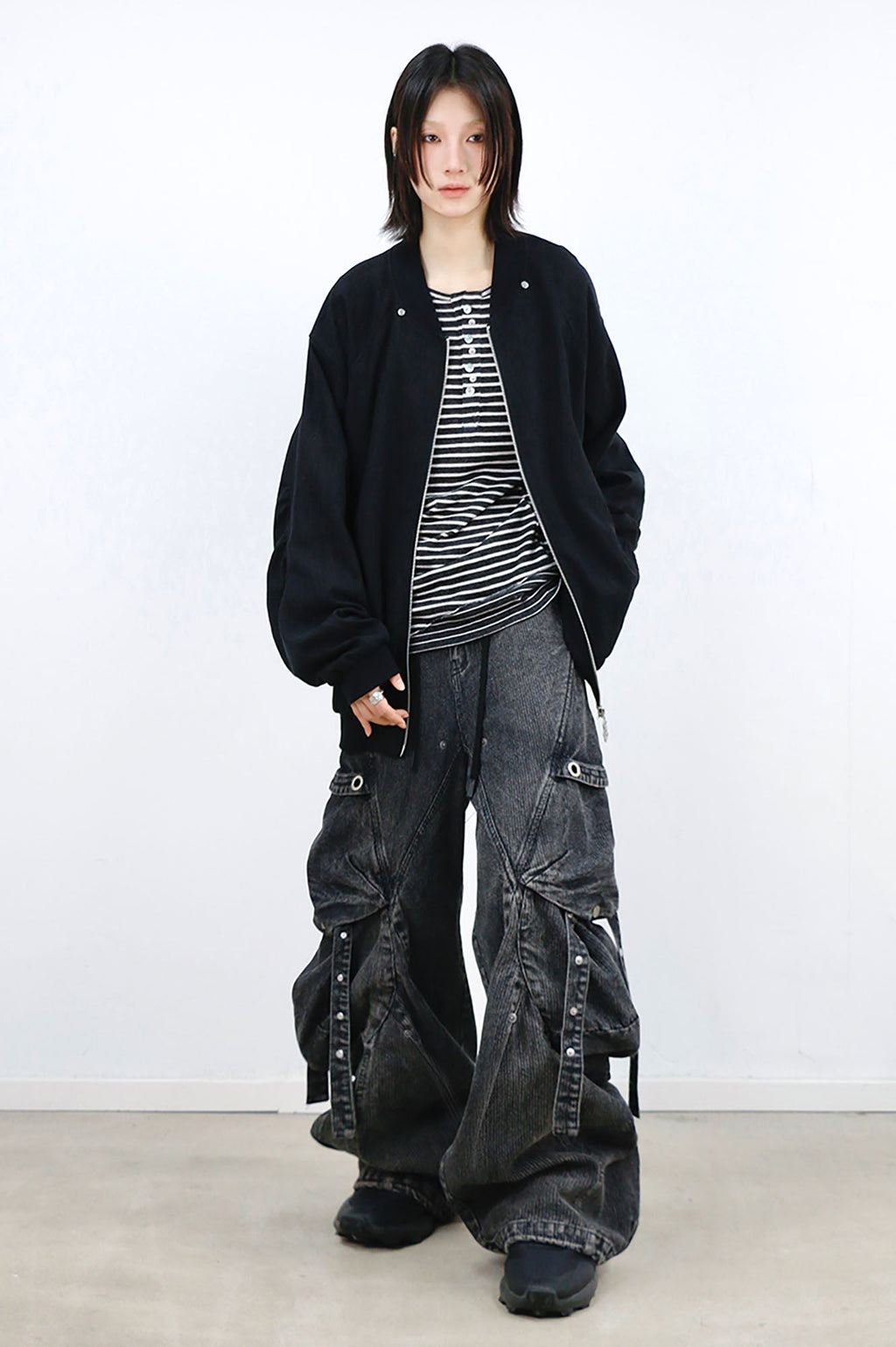 RELABEL Washed Paneled Strap Oversized Cargo Jeans Black