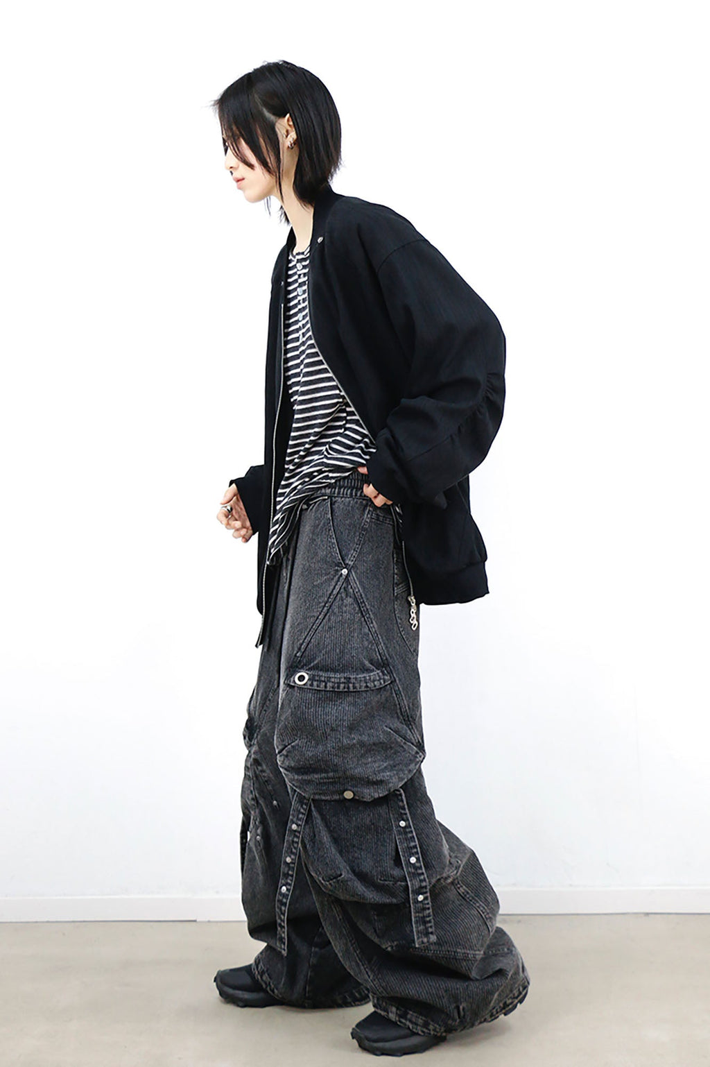 RELABEL Washed Paneled Strap Oversized Cargo Jeans Black
