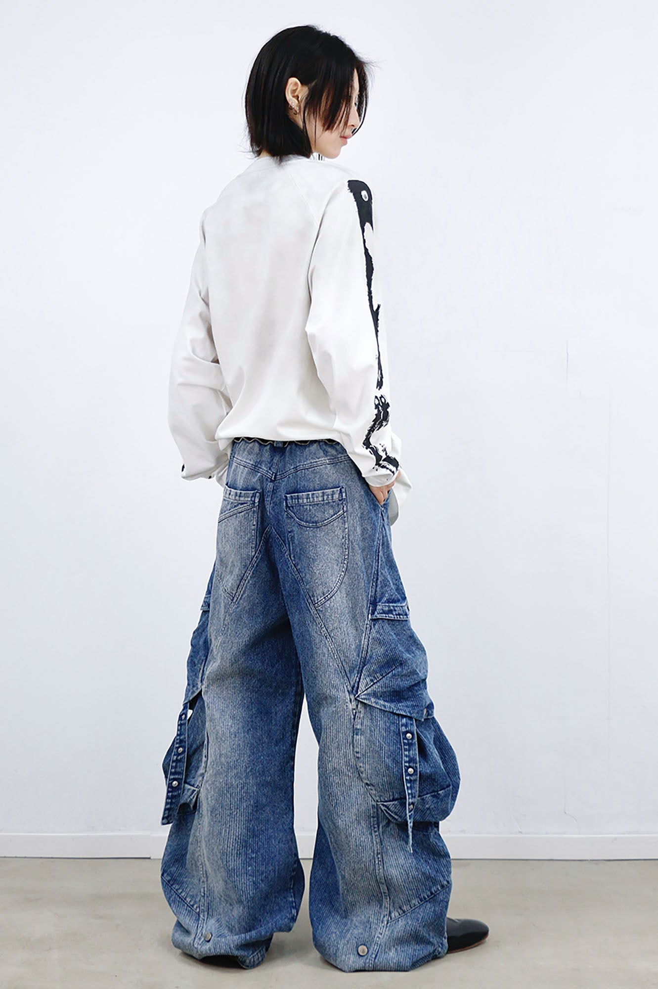 RELABEL Washed Paneled Strap Oversized Cargo Jeans Blue