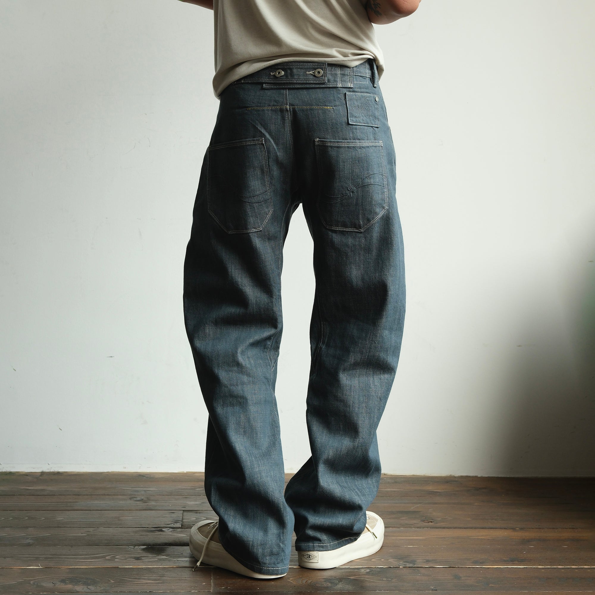 NEIGBORL Back-Buckle Washed Raw Denim Pants