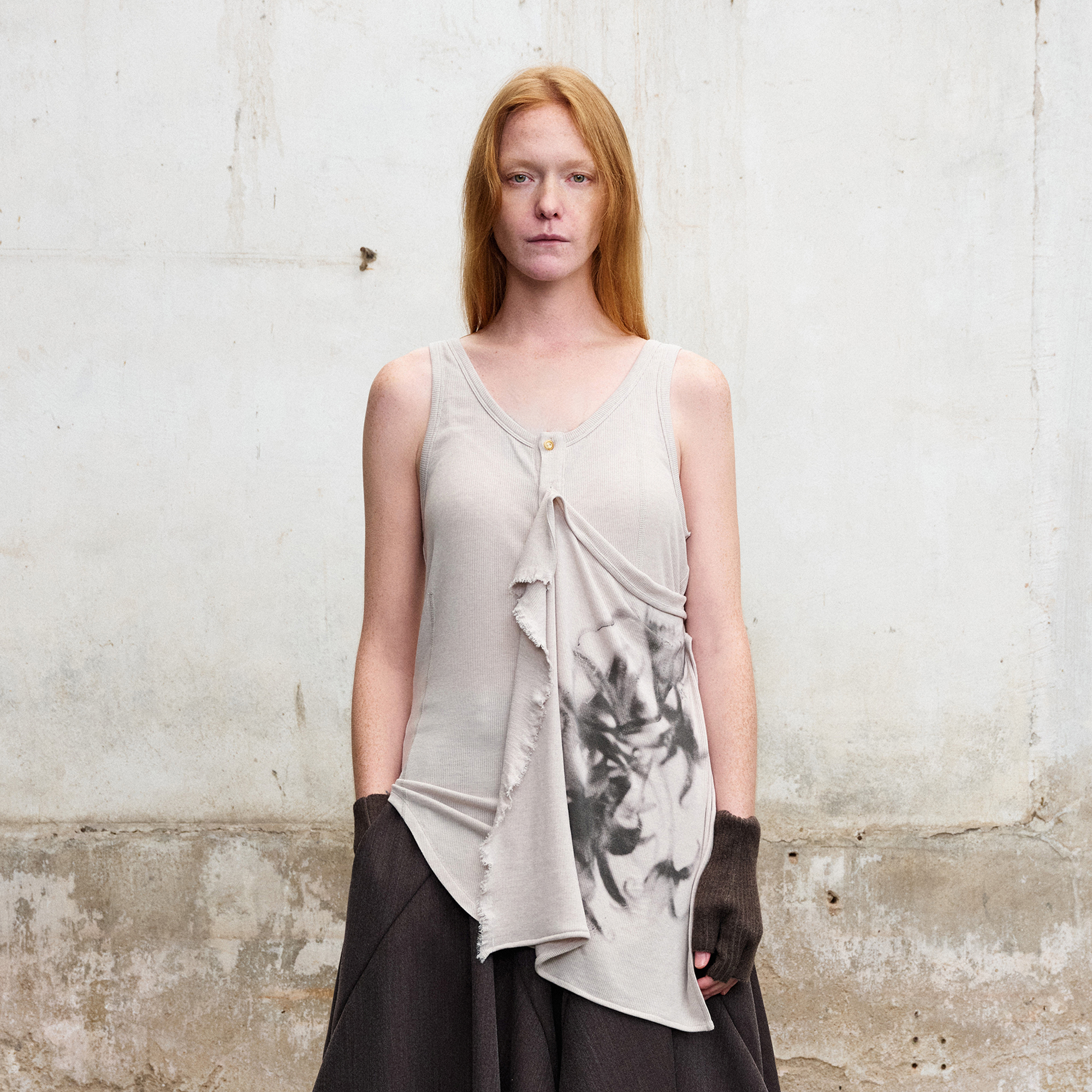 ILNya Nieternite Nifutur Deconstructed Graphic Knit Tank Top Gray