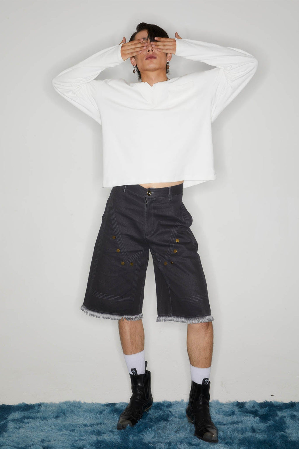 KADAKADA Rivet Raw Edge Shorts