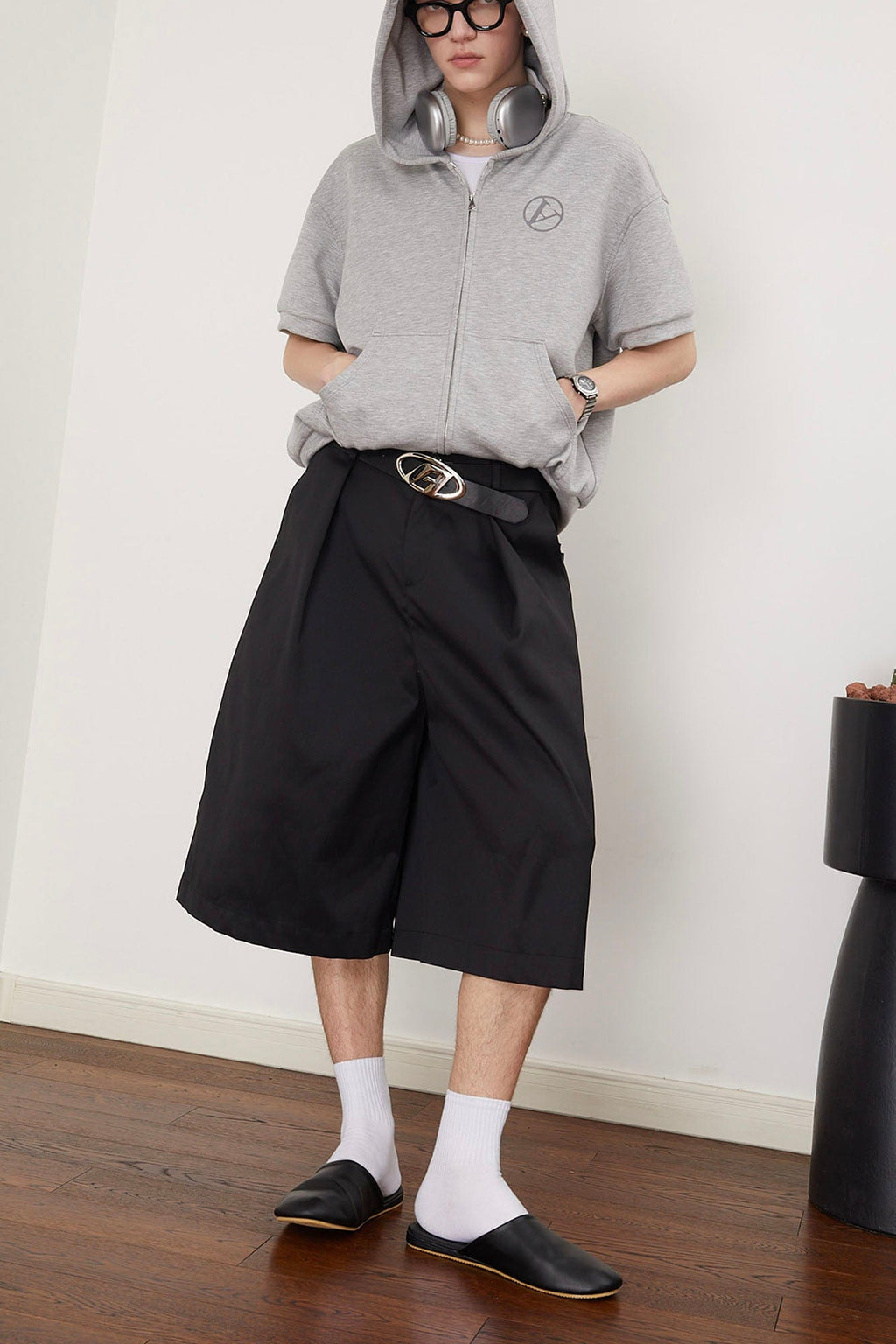 ASSEEN Pleated Wide-Leg Bermuda Shorts