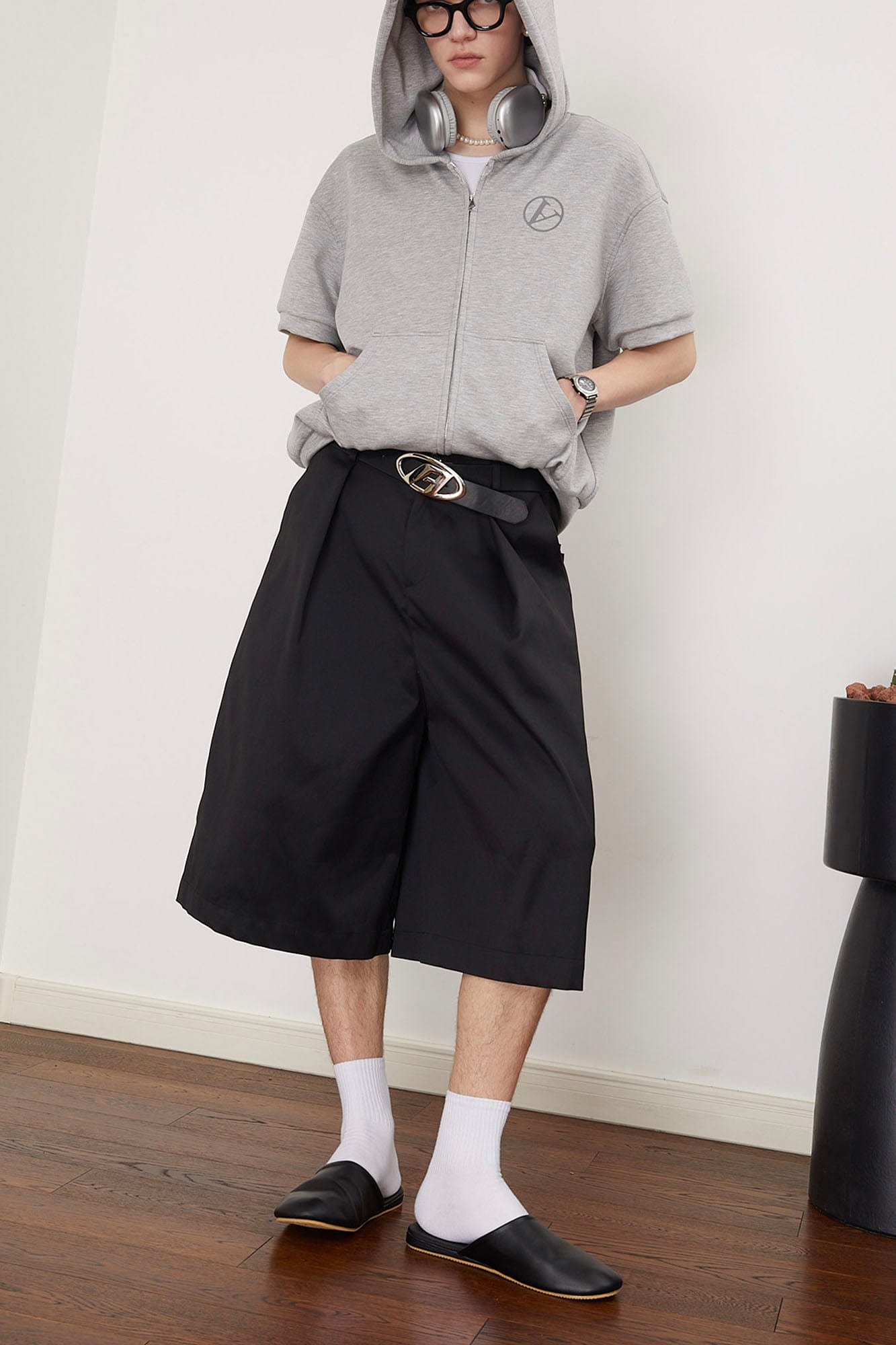 ASSEEN Pleated Wide-Leg Bermuda Shorts
