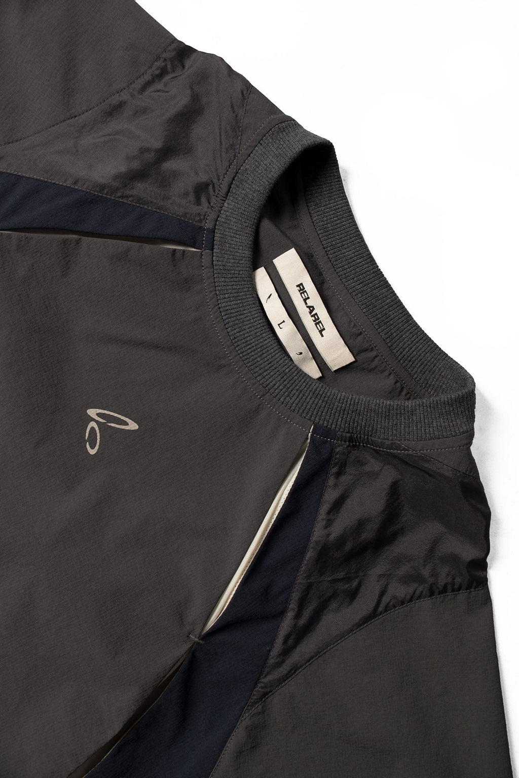 RELABEL Contrast Paneled Quick-Dry Long-Sleeve Tee