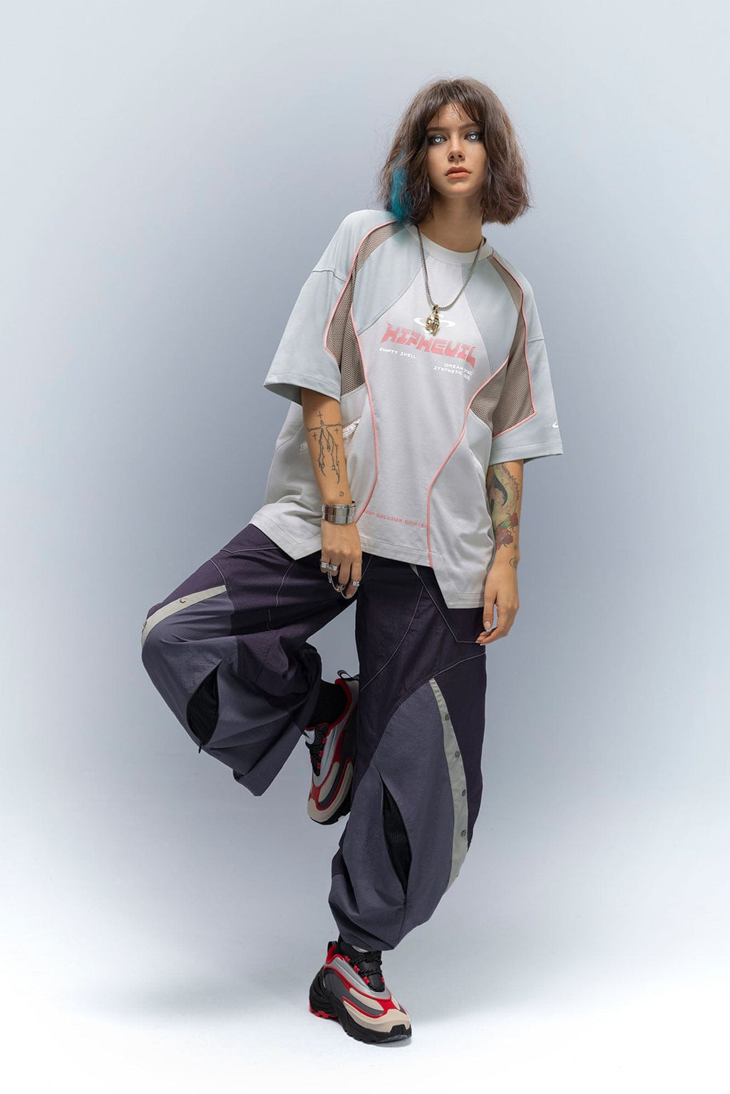 XIPHEVIL Contrast Paneled Mesh Zip-Pocket Raglan T-Shirt Ice