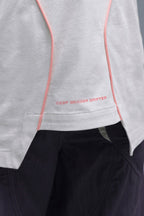 XIPHEVIL Contrast Paneled Mesh Zip-Pocket Raglan T-Shirt Ice