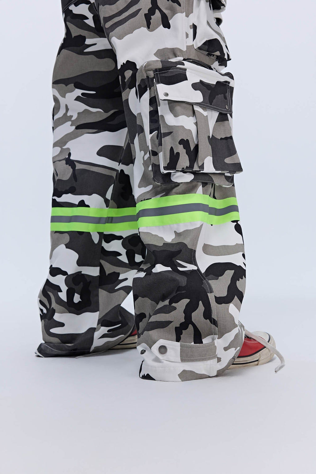 SAVAGEGROWTHWORLD Camo Reflective Multi-Pocket Cargo Pants