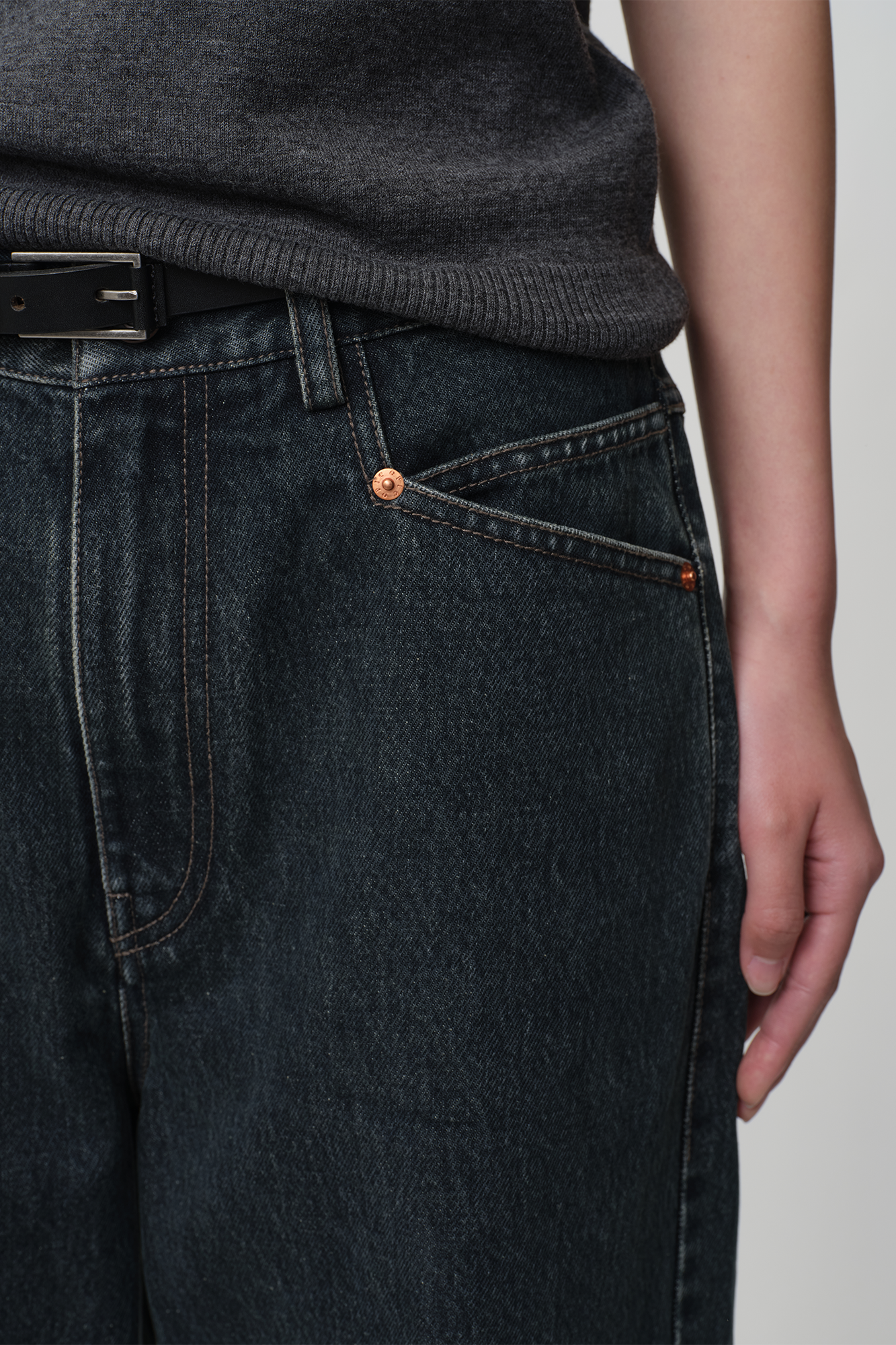OPICLOTH Retro Washed Straight-Leg Jeans