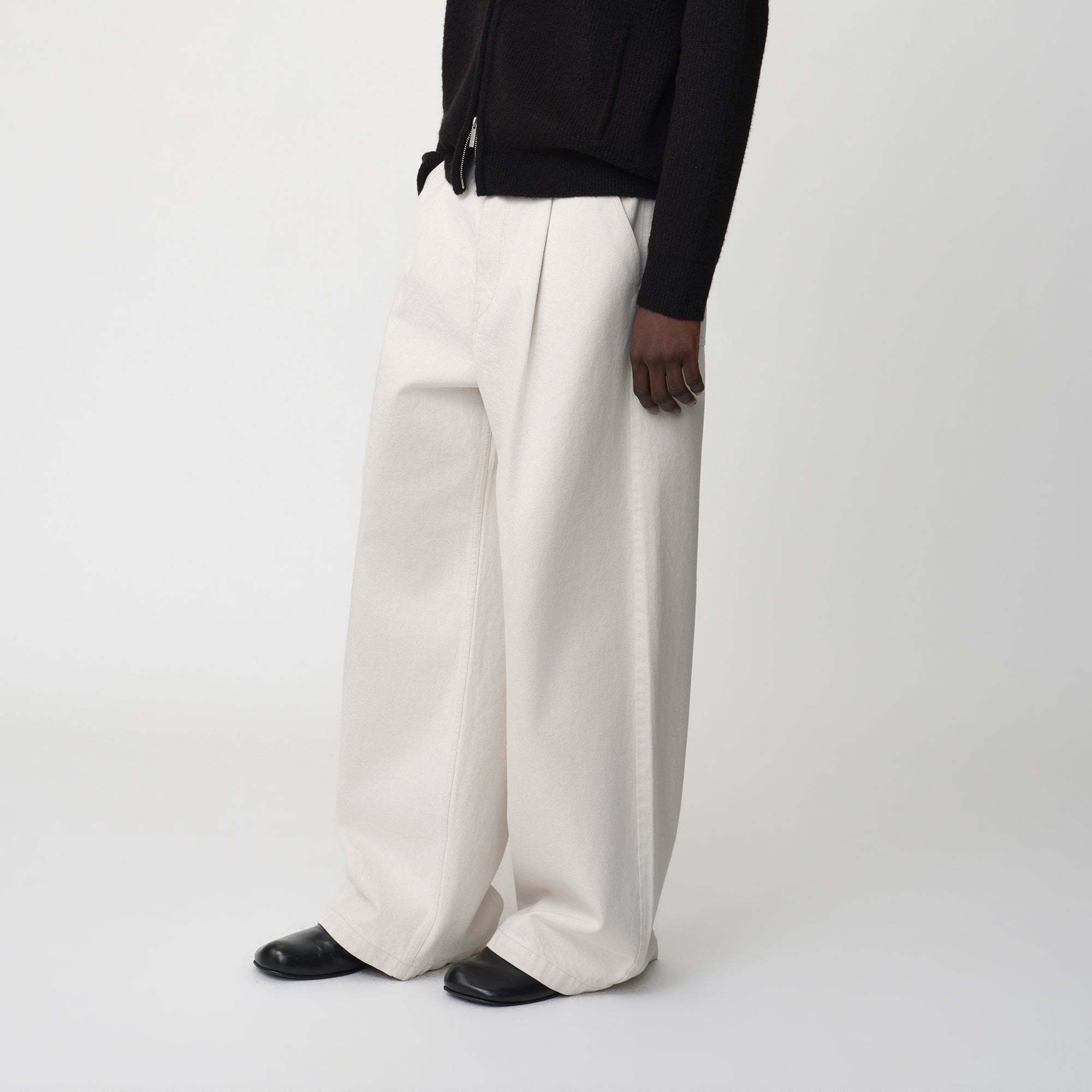 OPICLOTH Pleated Wide-Leg Jeans