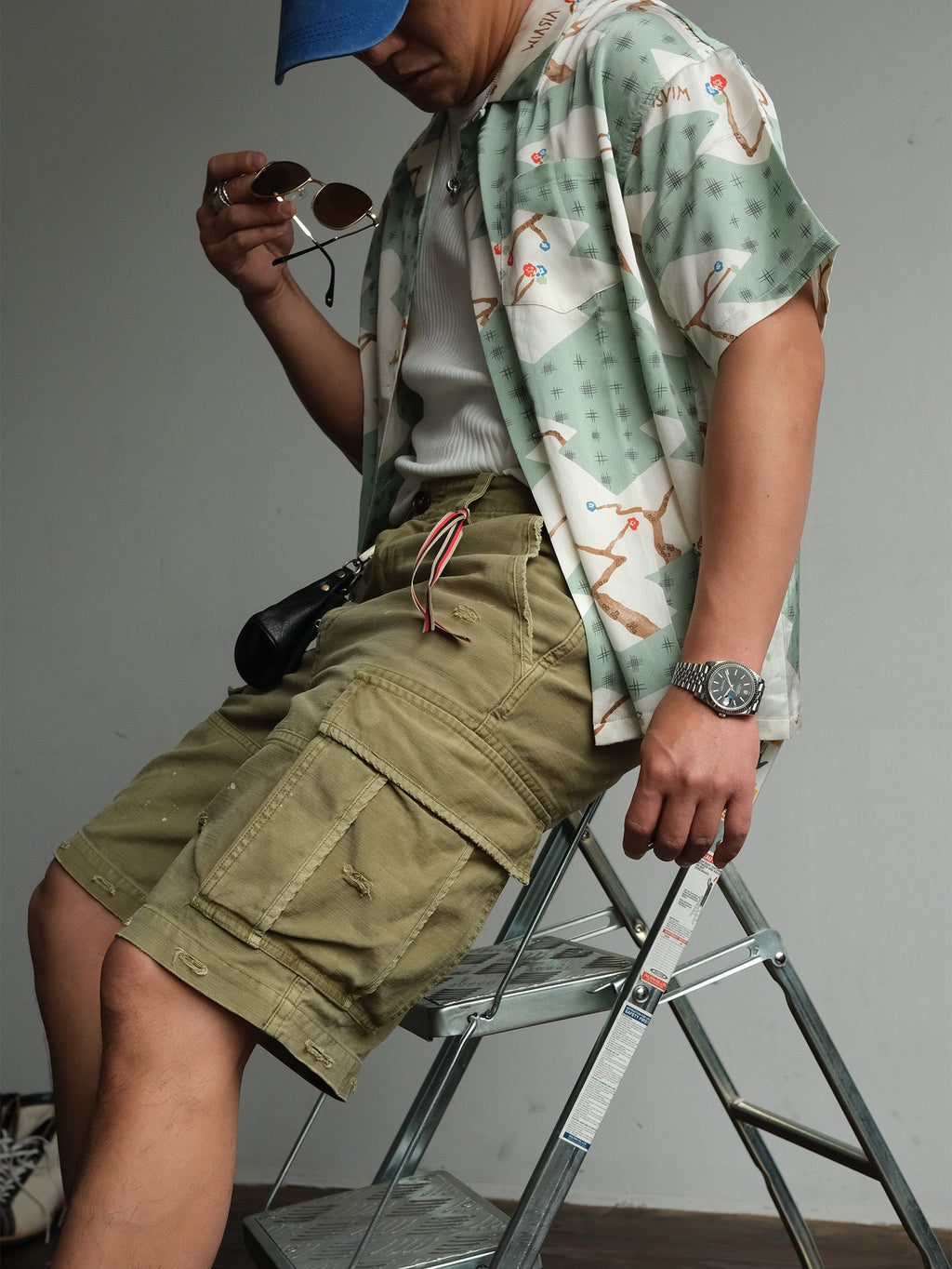 NEIGBORL Distressed Multi-Pocket Washed Cargo Shorts