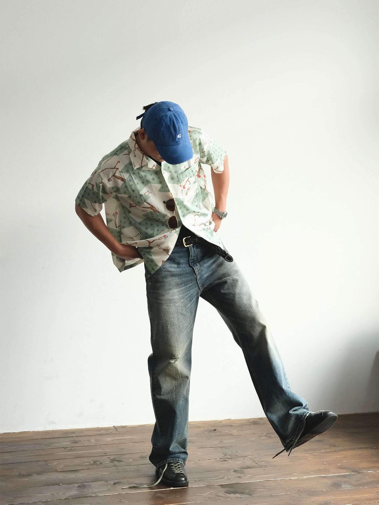 NEIGBORL Washed Distressed Flared Jeans