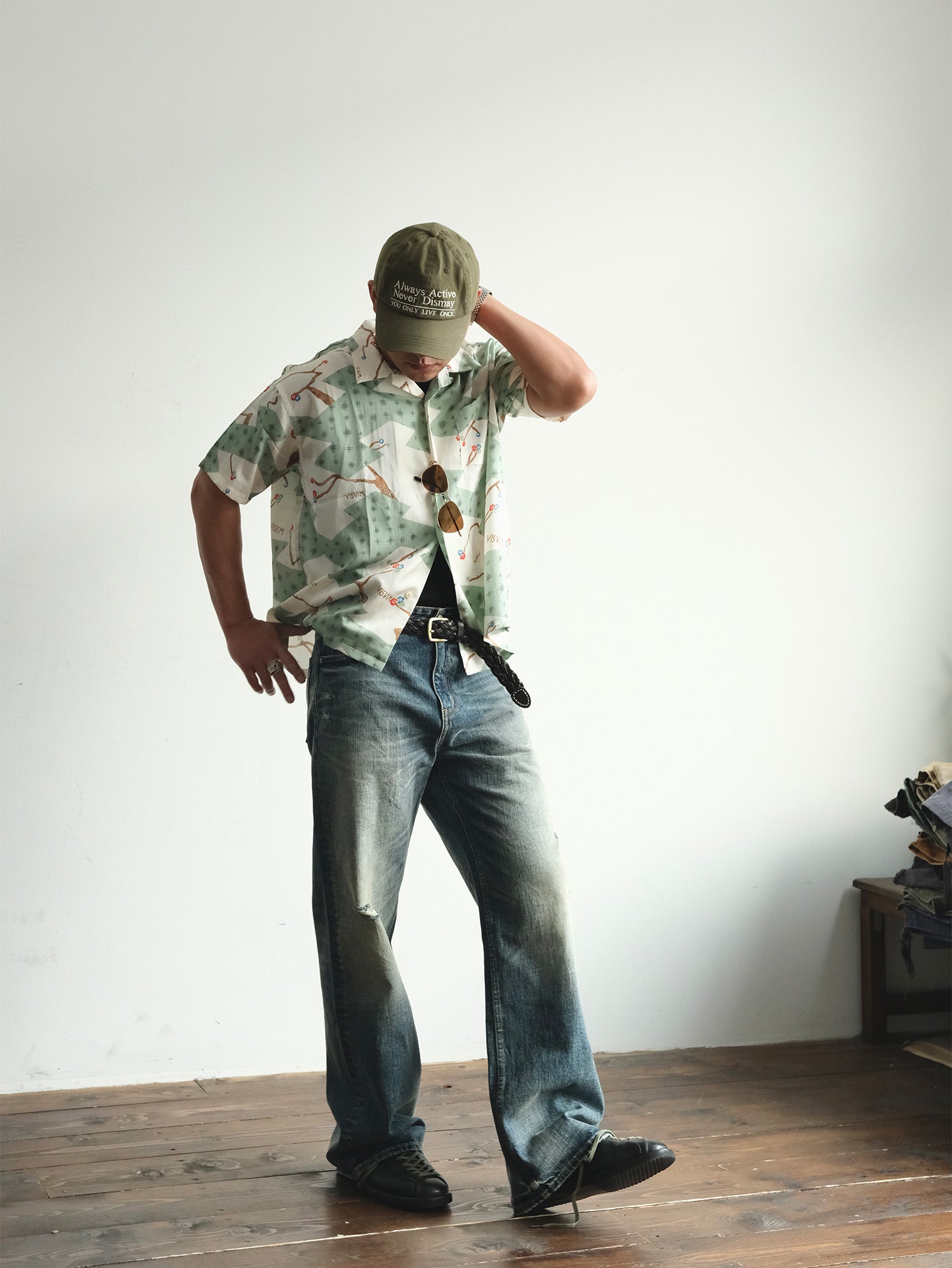 NEIGBORL Washed Distressed Flared Jeans
