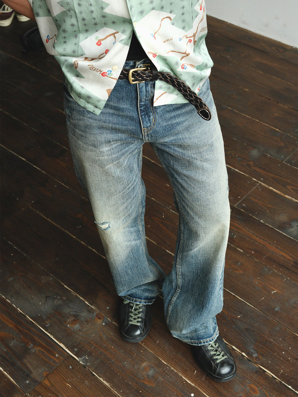 NEIGBORL Washed Distressed Flared Jeans