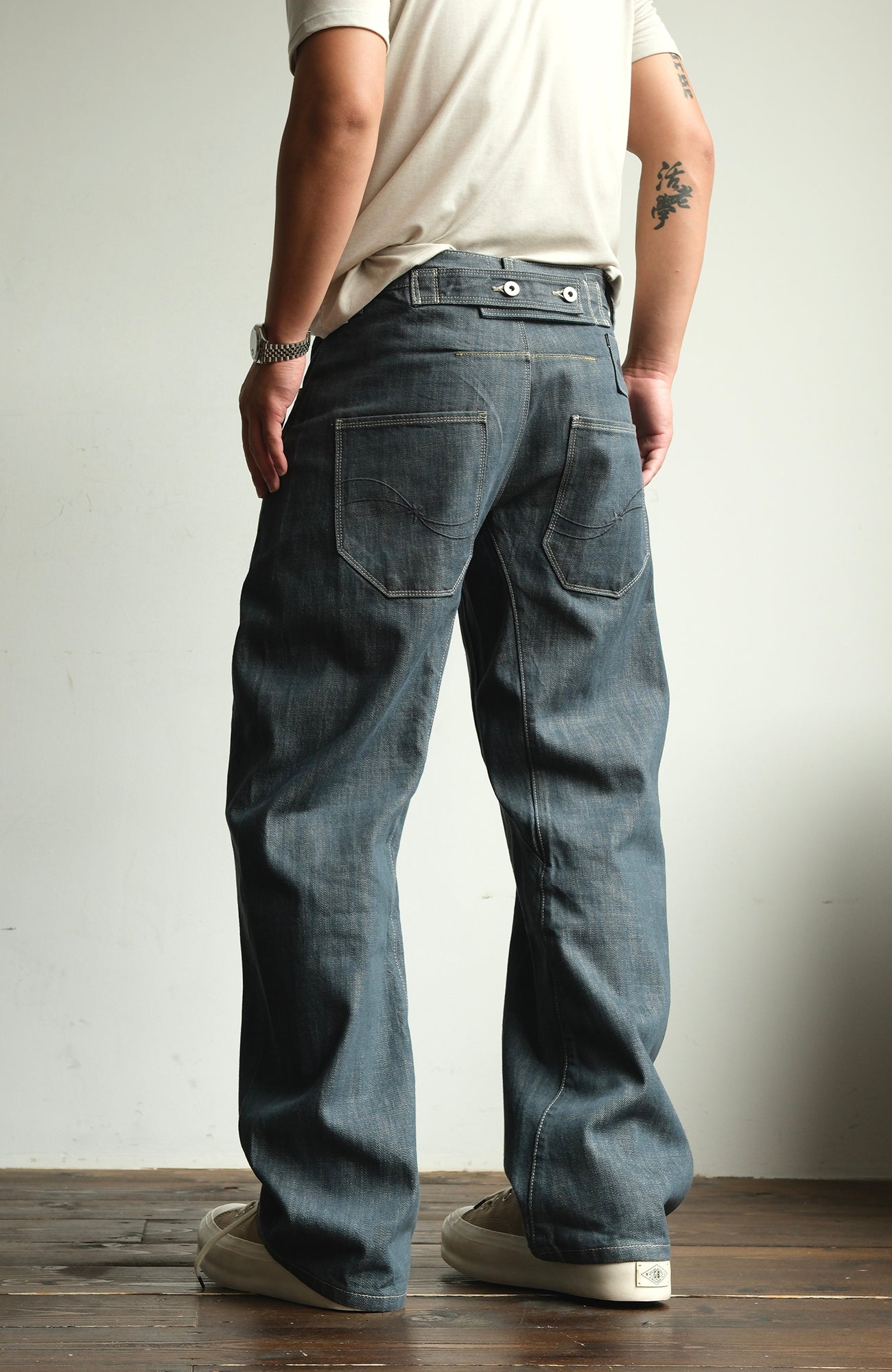 NEIGBORL Back-Buckle Washed Raw Denim Pants