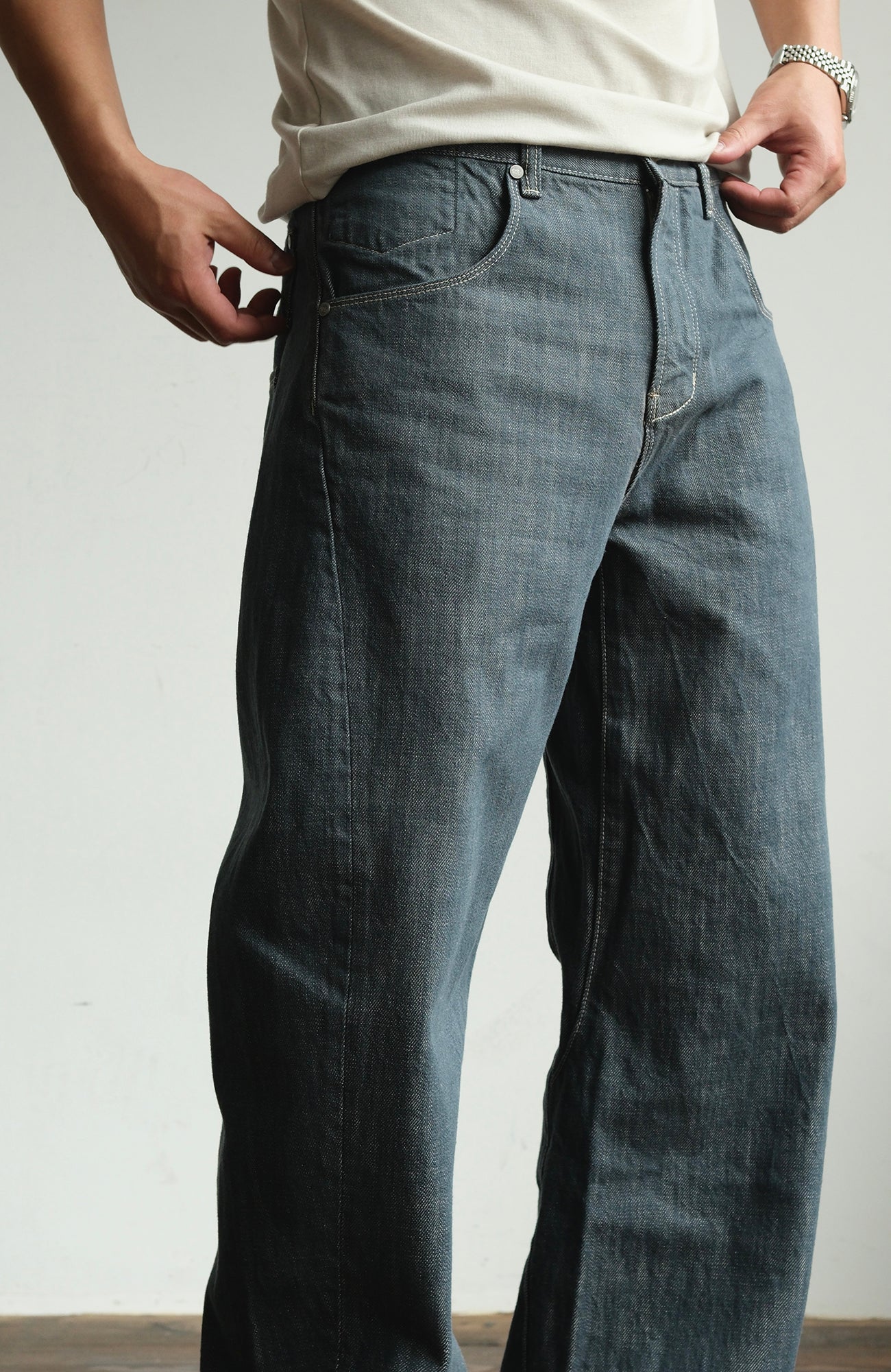 NEIGBORL Back-Buckle Washed Raw Denim Pants