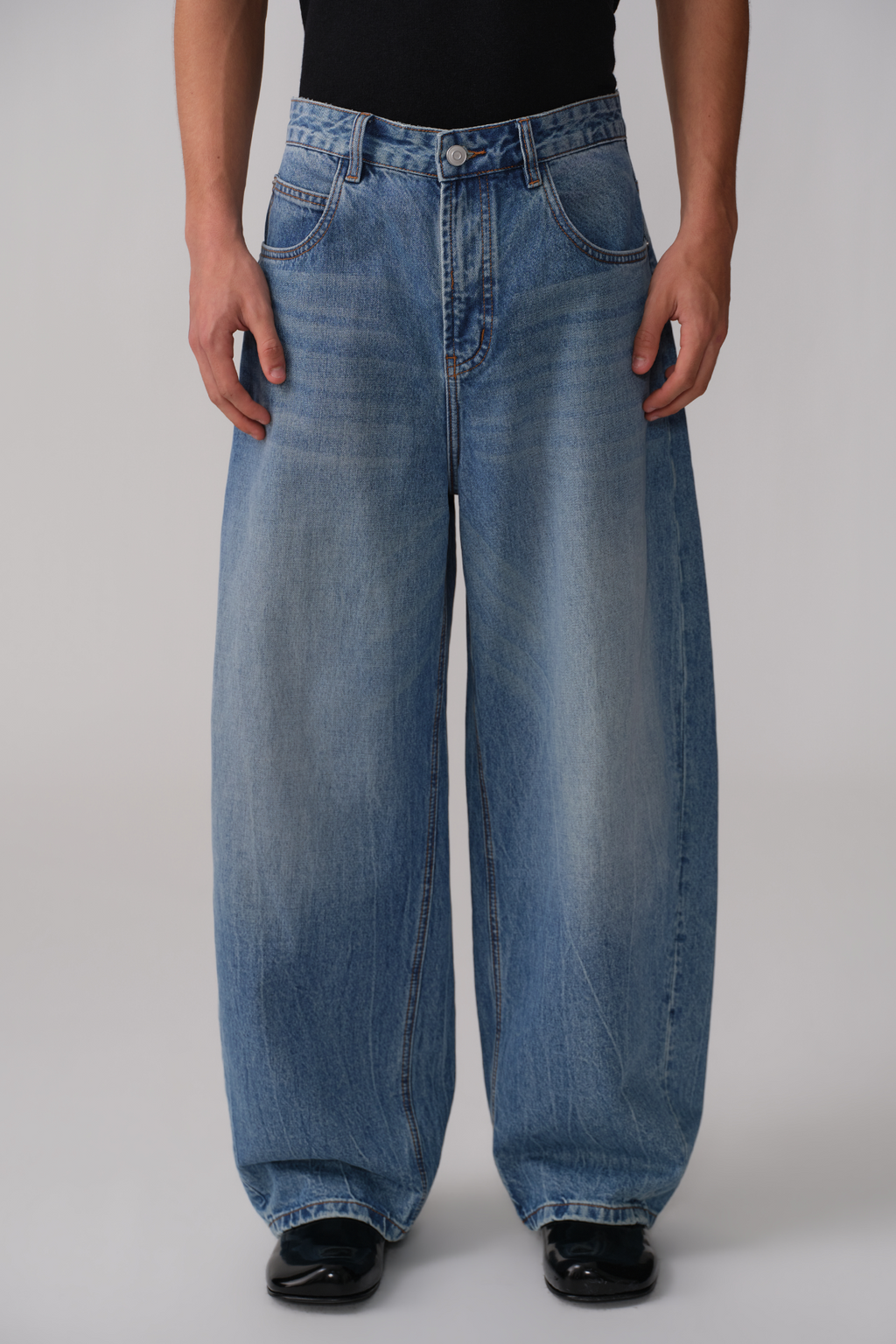 OPICLOTH Washed Whiskered Curved Jeans