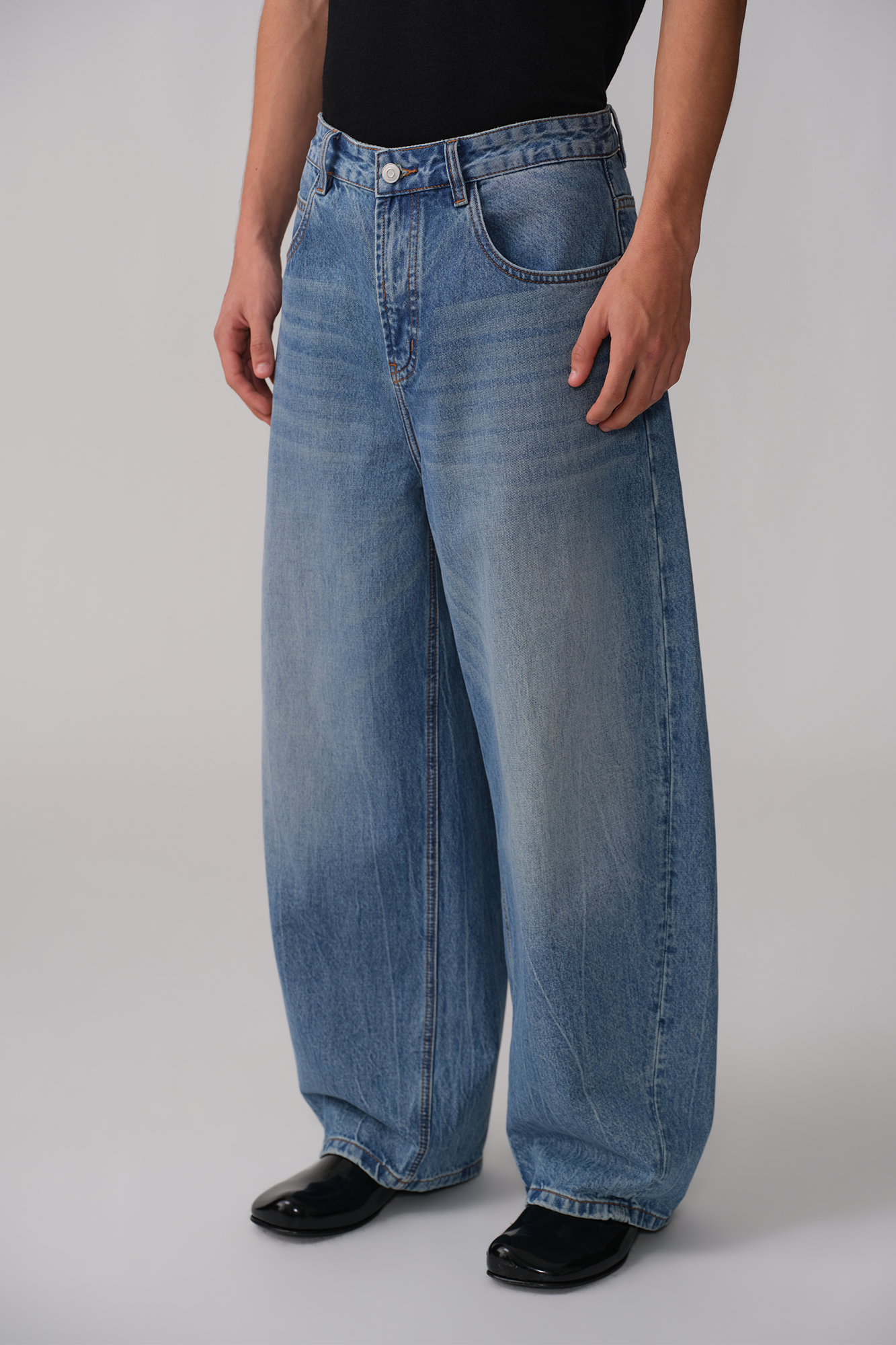 OPICLOTH Washed Whiskered Curved Jeans