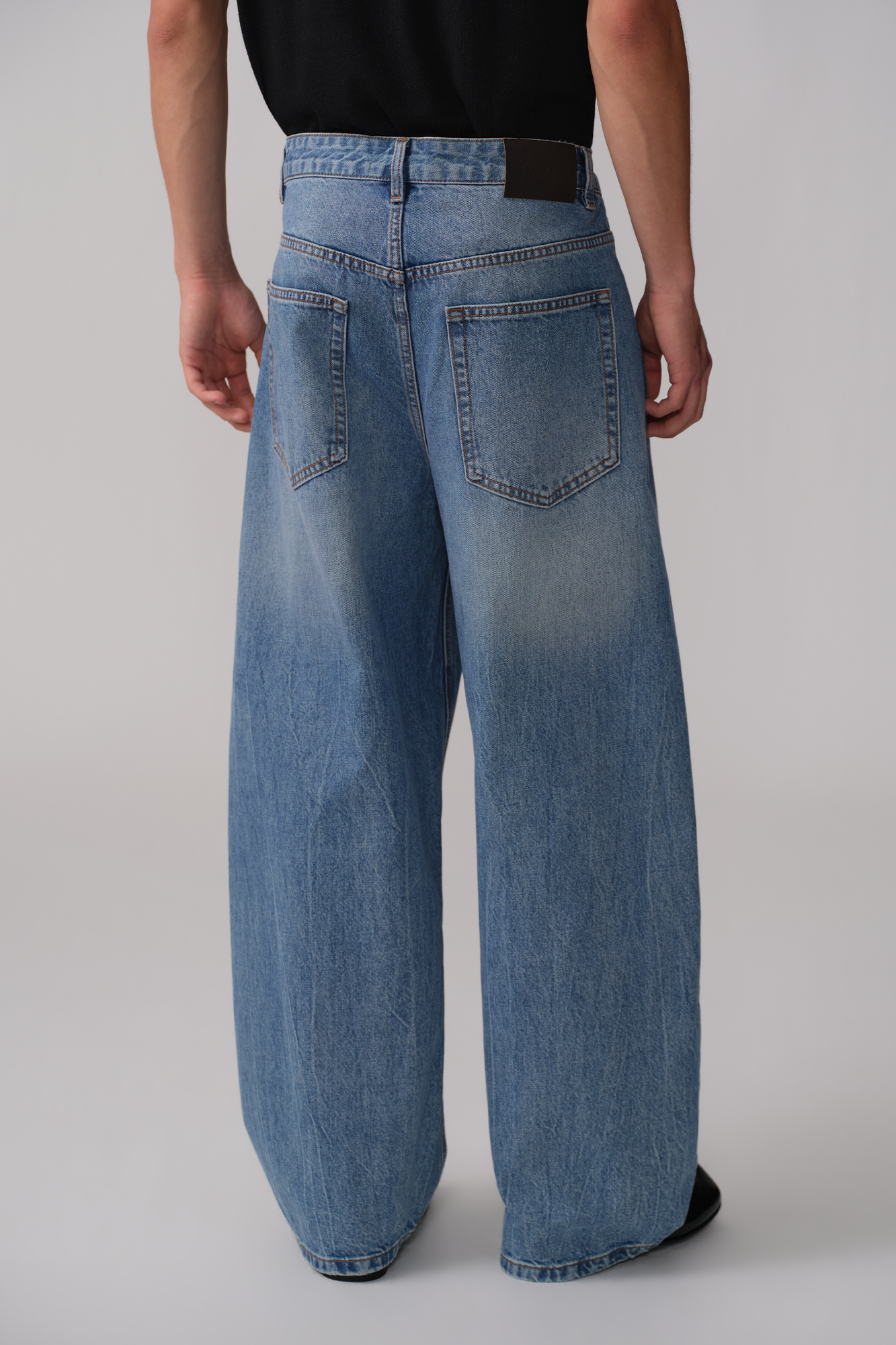 OPICLOTH Washed Whiskered Curved Jeans