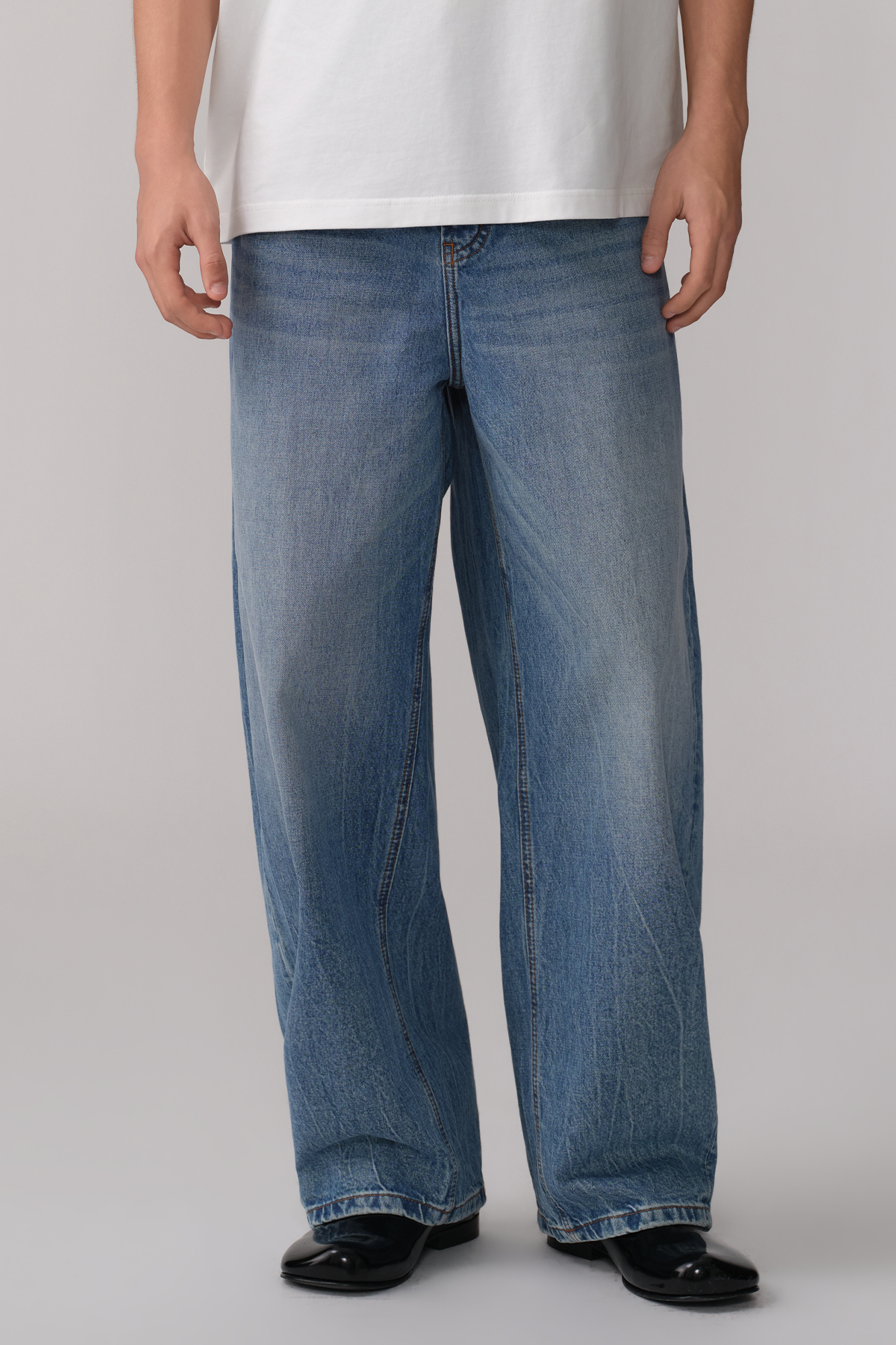 OPICLOTH Washed Whiskered Curved Jeans