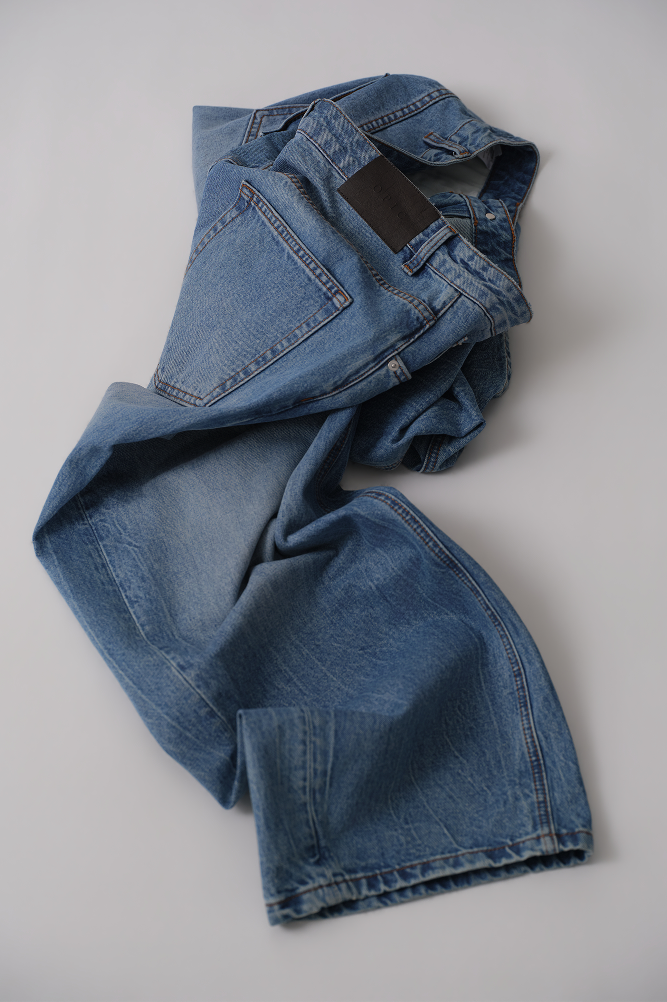 OPICLOTH Washed Whiskered Curved Jeans