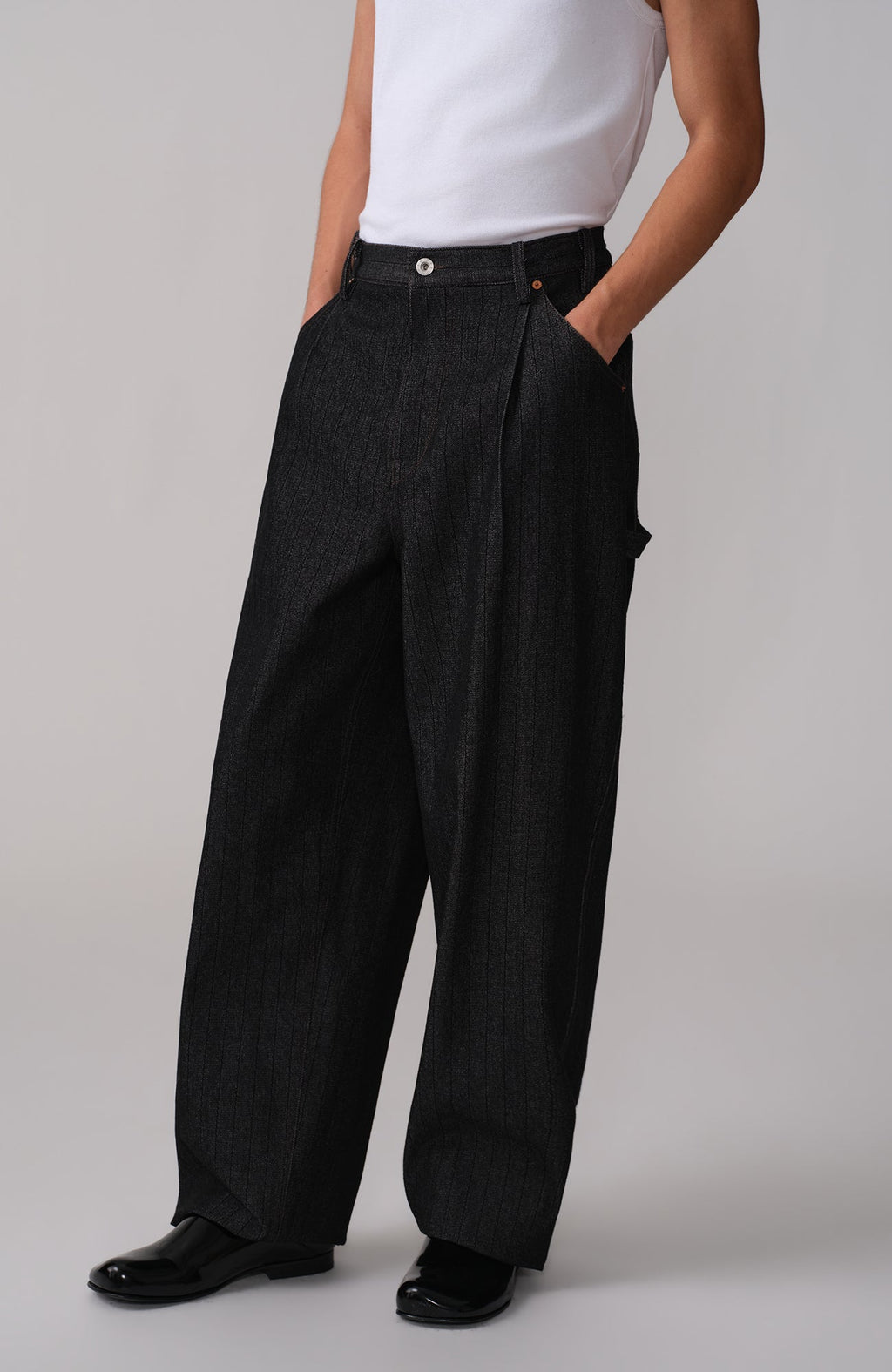 OPICLOTH Pinstripe Pleated Tapered Jeans