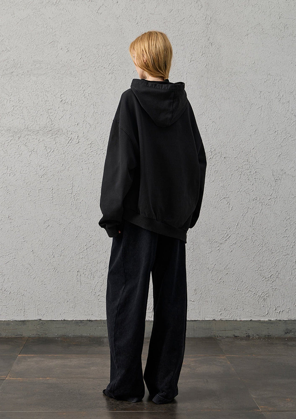 ORGANIC EMOTION Asymmetrical Hem LOGO Embroidered Hoodie