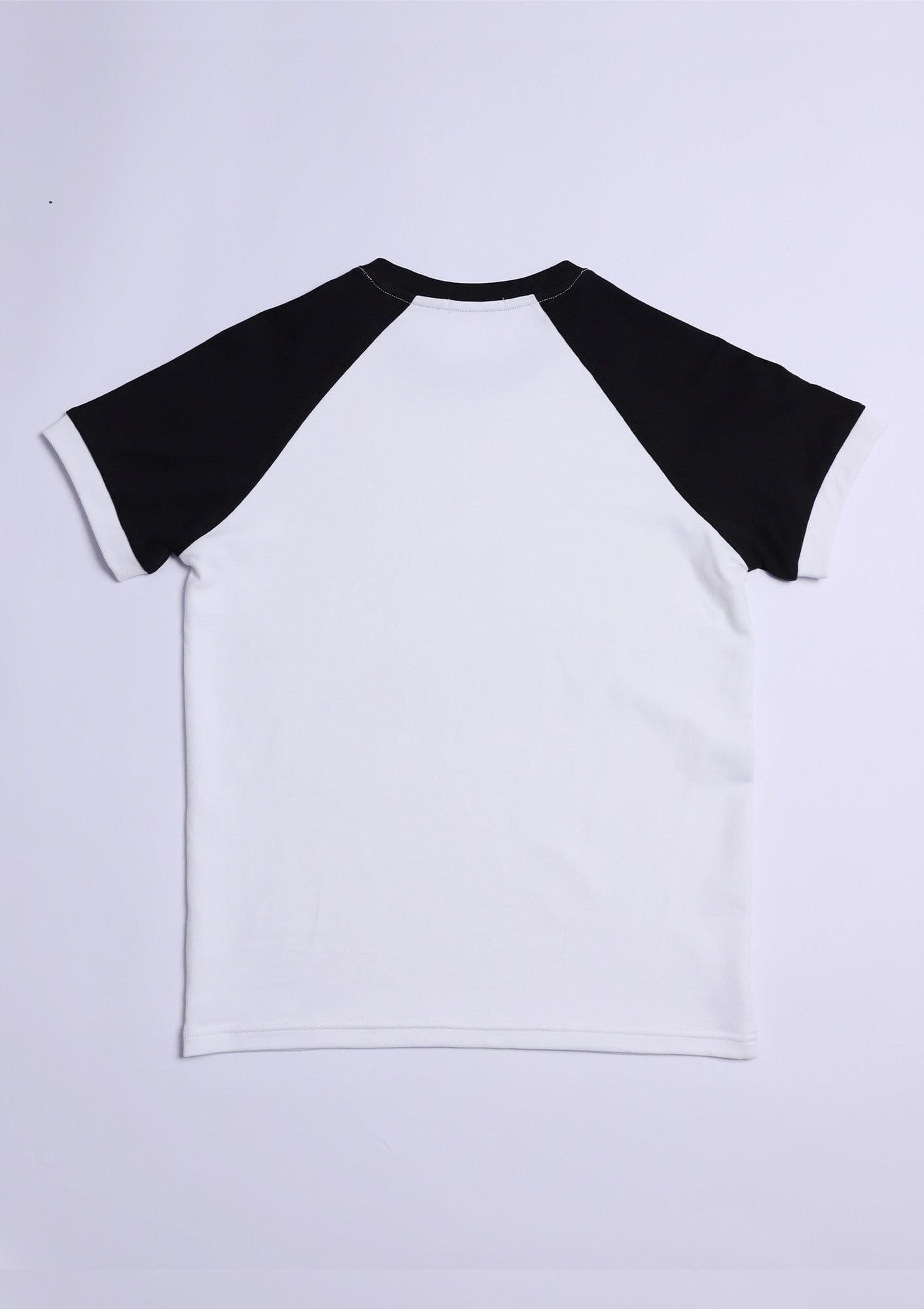 KADAKADA Essential Contrast Raglan Kitty Graphic T-Shirt