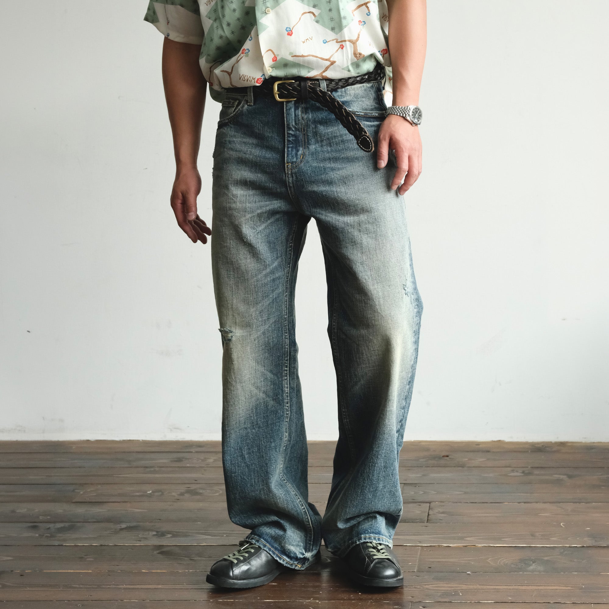 NEIGBORL Washed Distressed Flared Jeans