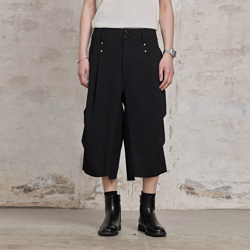 FACEONLAB Retro Pleated Raw-Edge Shorts