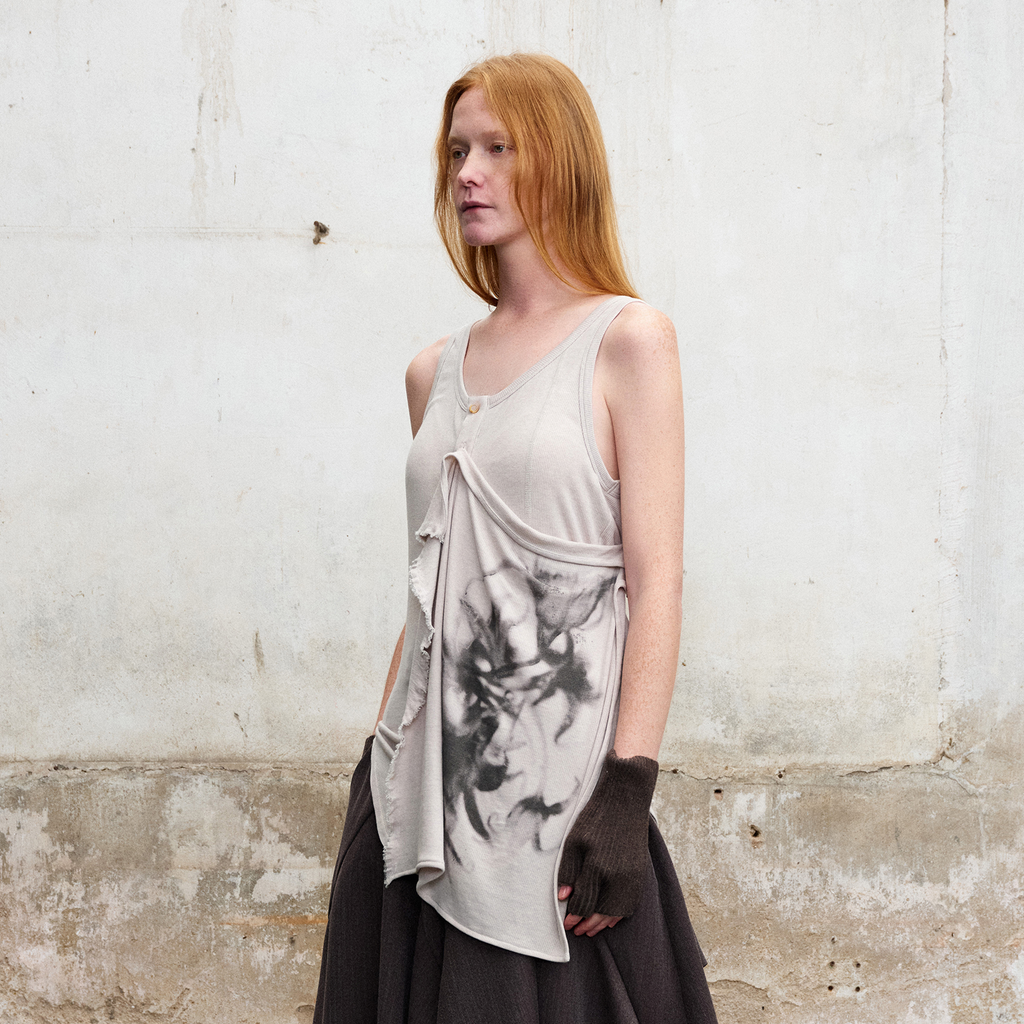 ILNya Nieternite Nifutur Deconstructed Graphic Knit Tank Top Gray