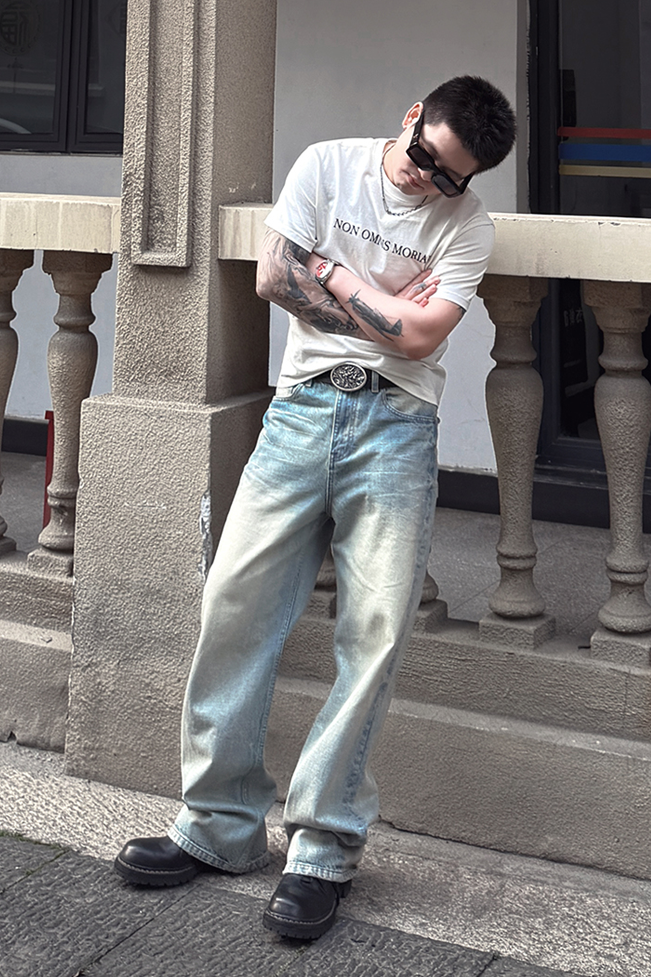 UNDERWATER Washed Whiskered Gradient Jeans