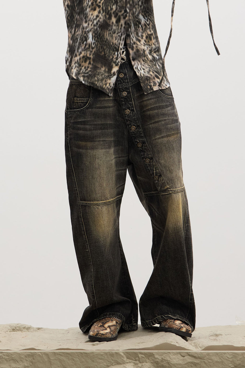 DND4DES Asymmetric Button-Fly Panel Washed Jeans