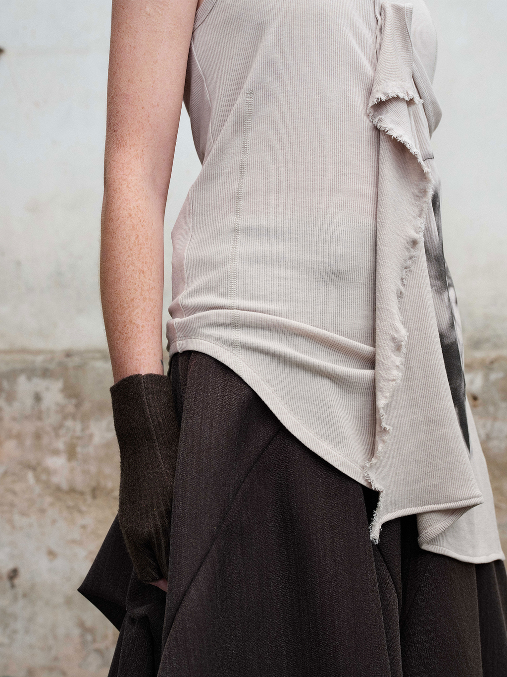 ILNya Nieternite Nifutur Deconstructed Graphic Knit Tank Top Gray