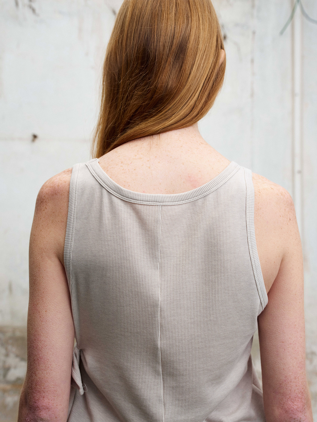 ILNya Nieternite Nifutur Deconstructed Graphic Knit Tank Top Gray