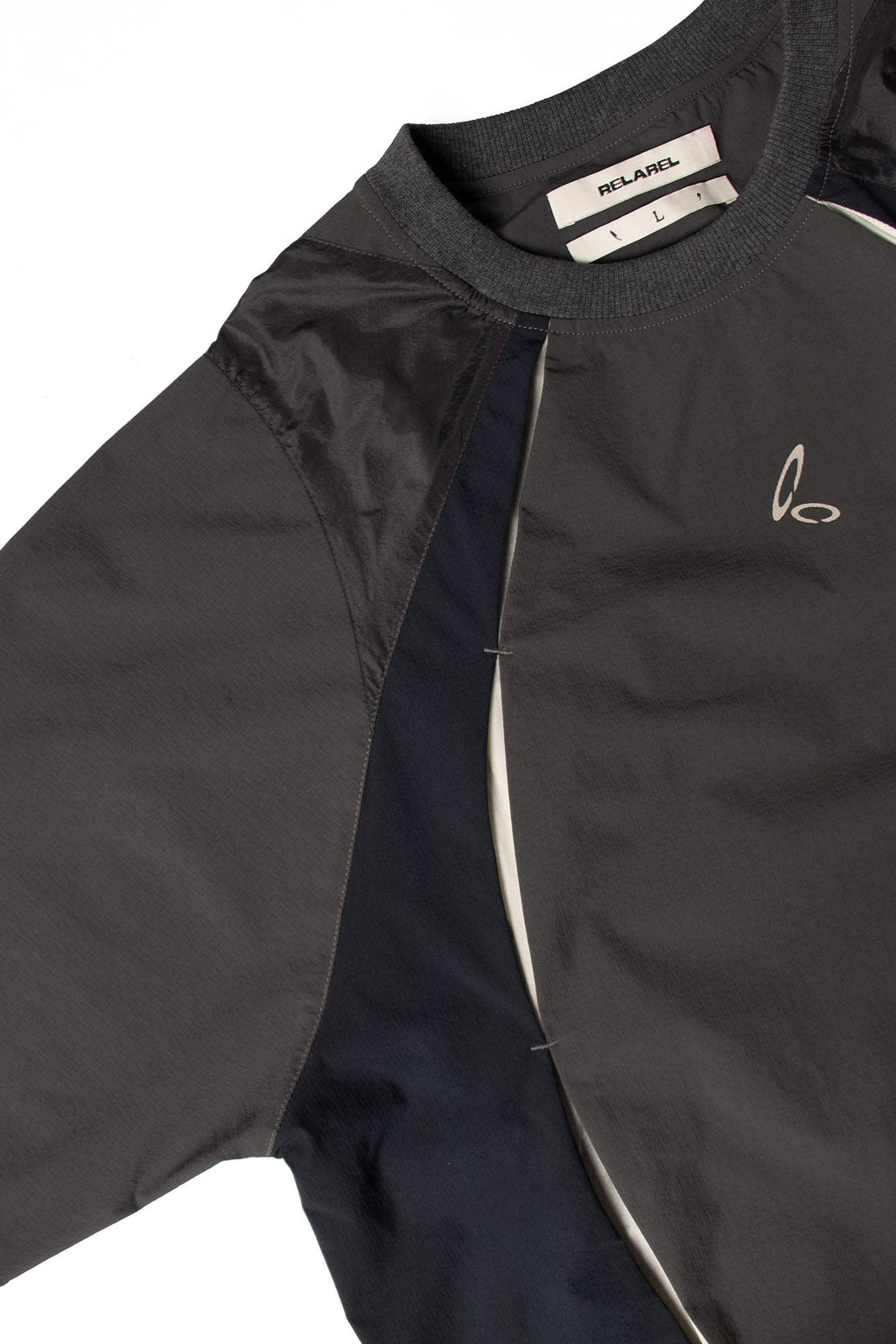 RELABEL Contrast Paneled Quick-Dry Long-Sleeve Tee