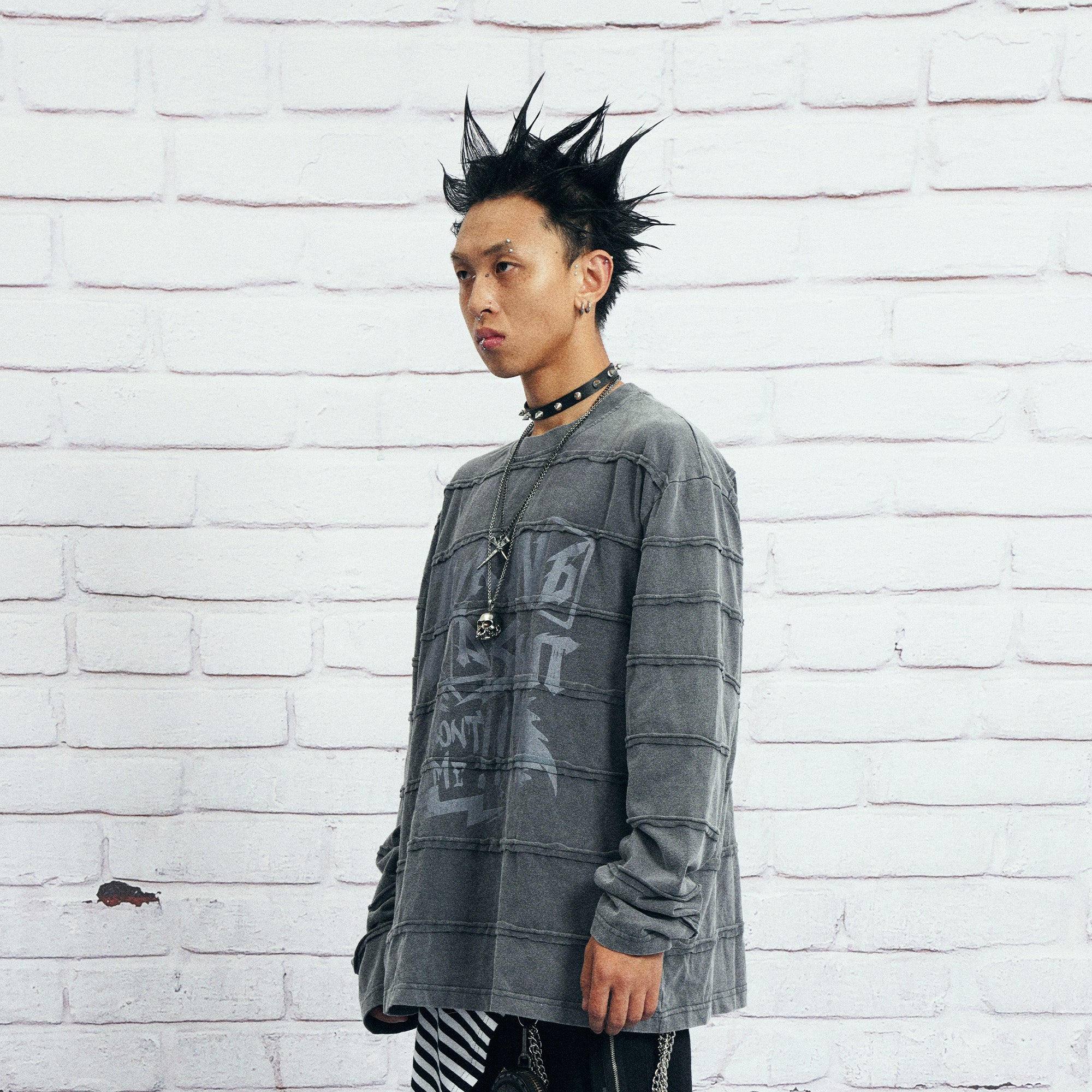 VENTUREK Washed Stripe-Layered Graffiti Long-Sleeve Tee