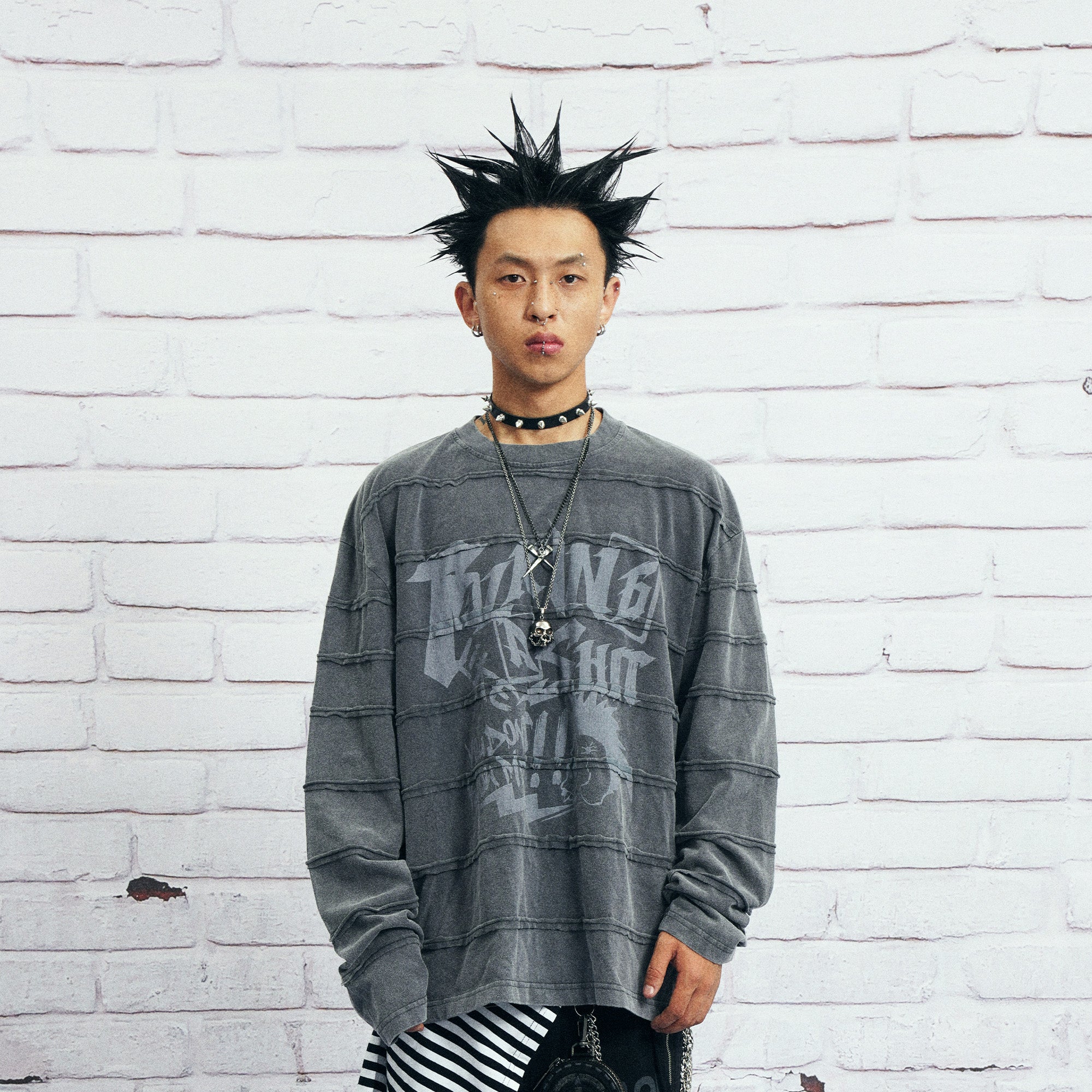 VENTUREK Washed Stripe-Layered Graffiti Long-Sleeve Tee
