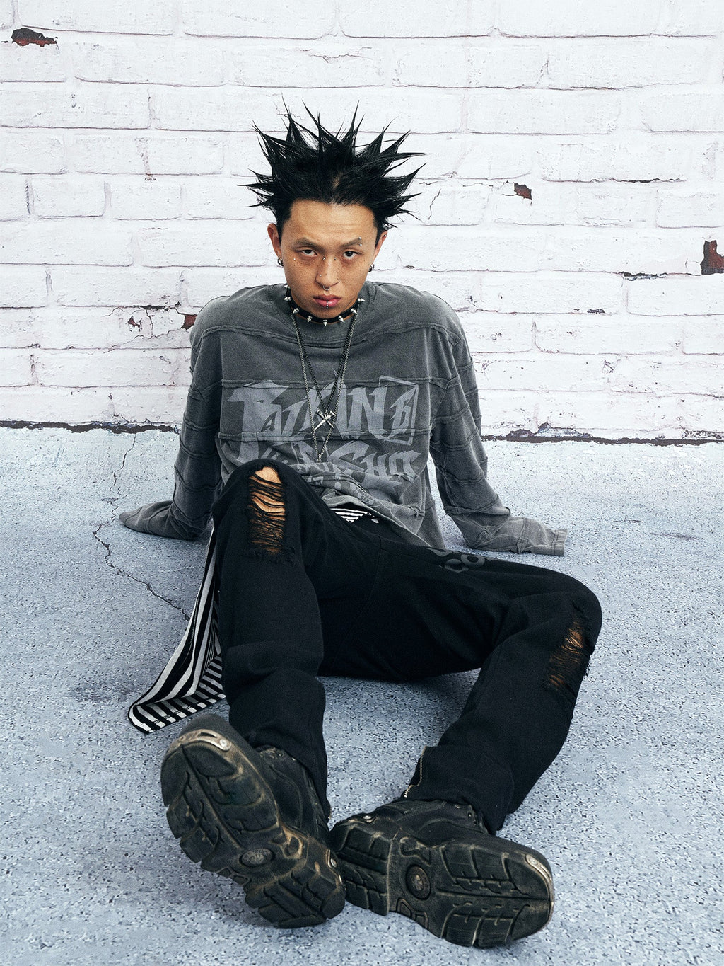 VENTUREK Washed Stripe-Layered Graffiti Long-Sleeve Tee