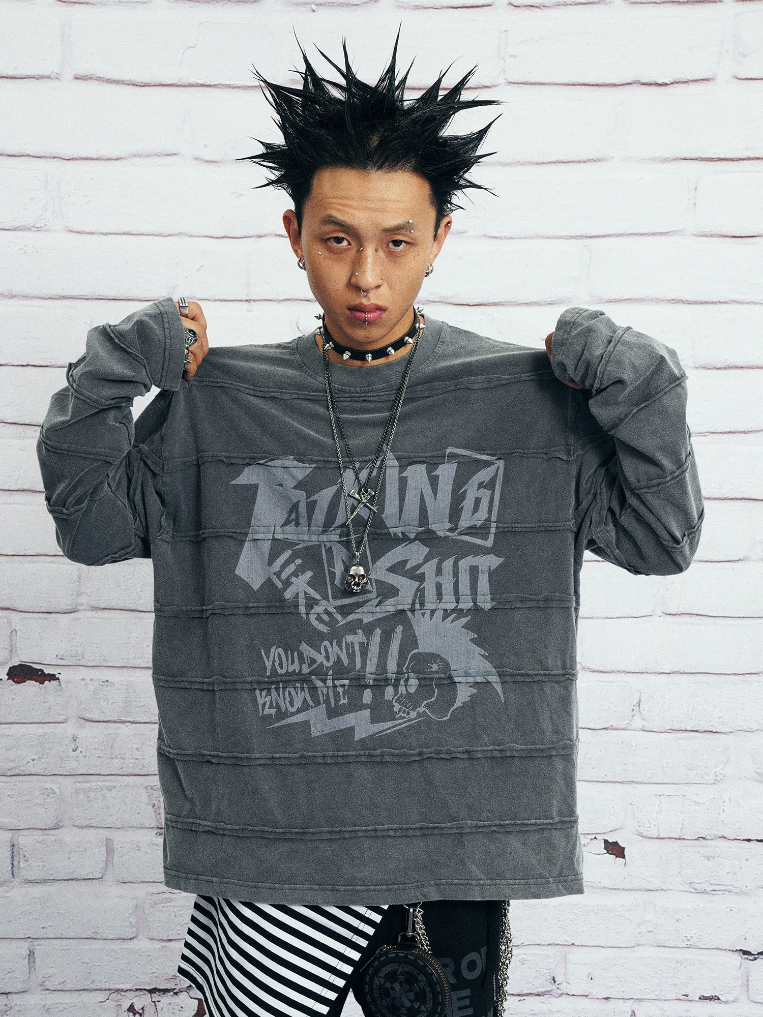 VENTUREK Washed Stripe-Layered Graffiti Long-Sleeve Tee