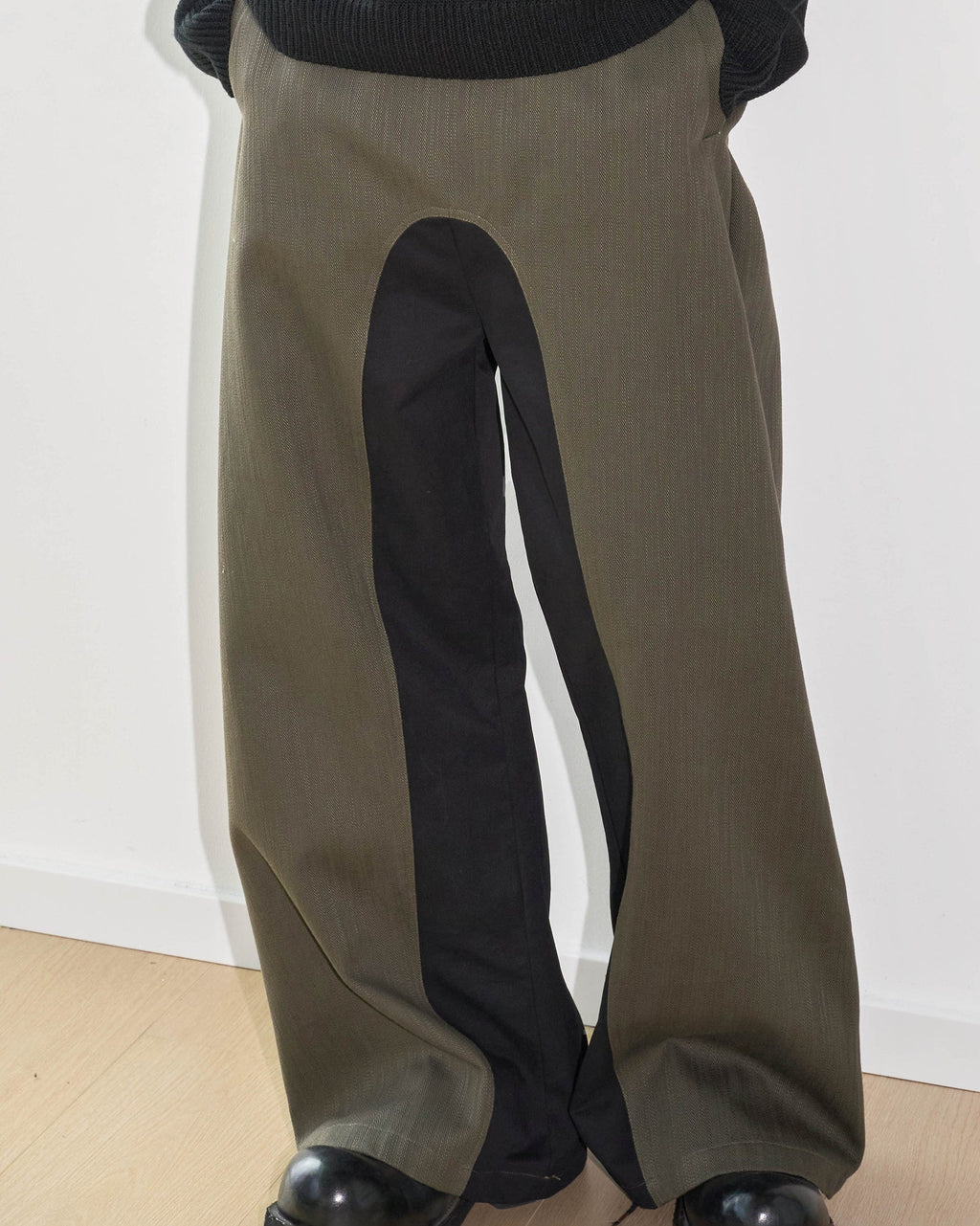 LABELROOM Paneled Color Blocked Zipper Pants