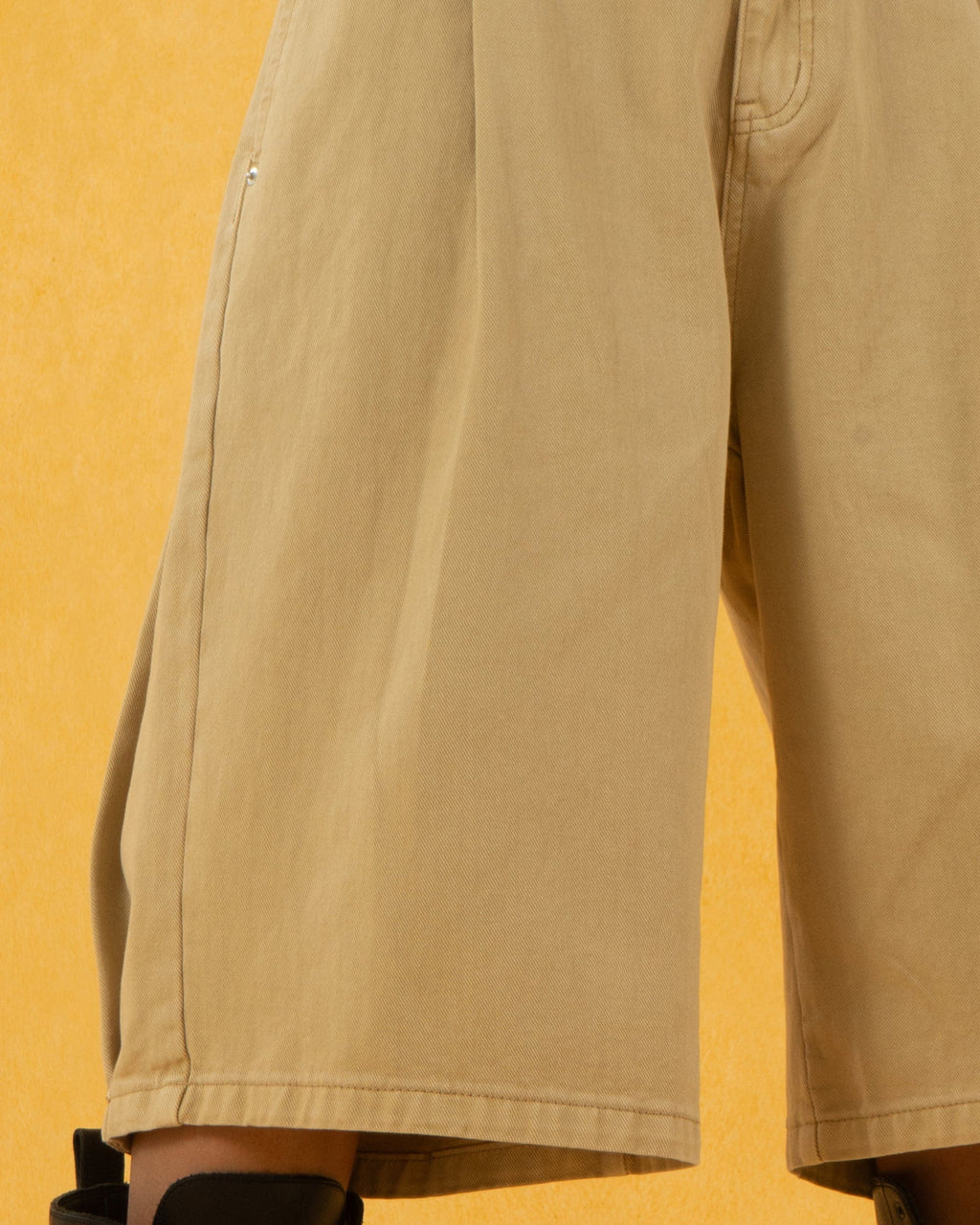 CLP Classic Rivet Pleated Oversized Shorts