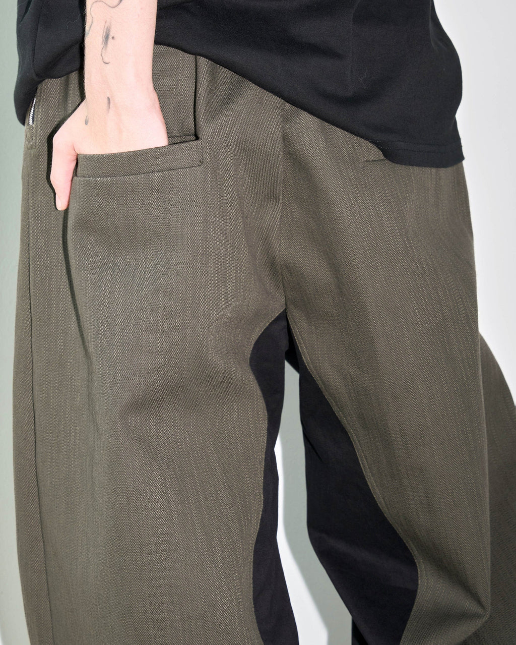 LABELROOM Paneled Color Blocked Zipper Pants